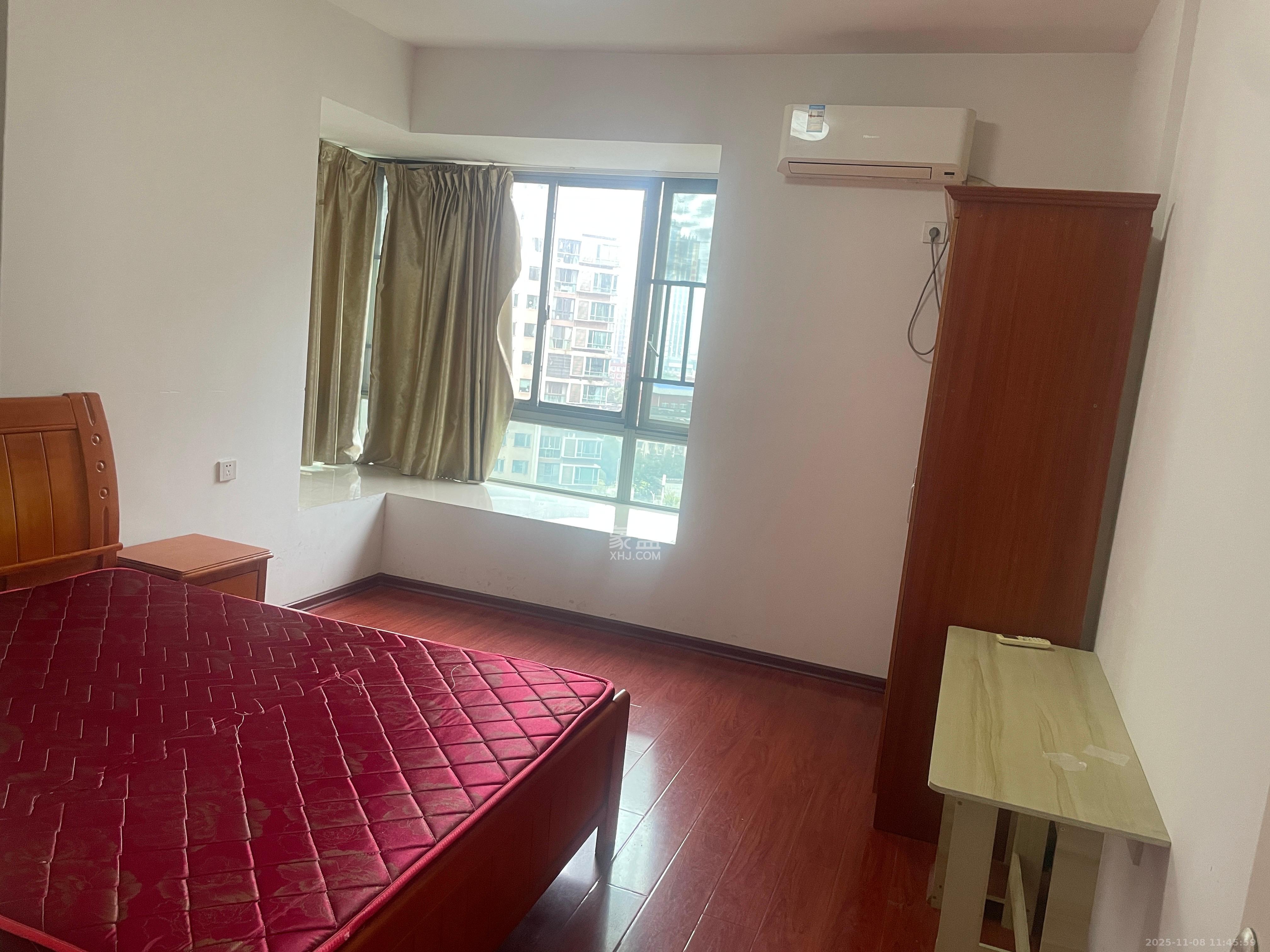 新城新世界一二三期  1室2厅1卫    2300.0元/月室内图