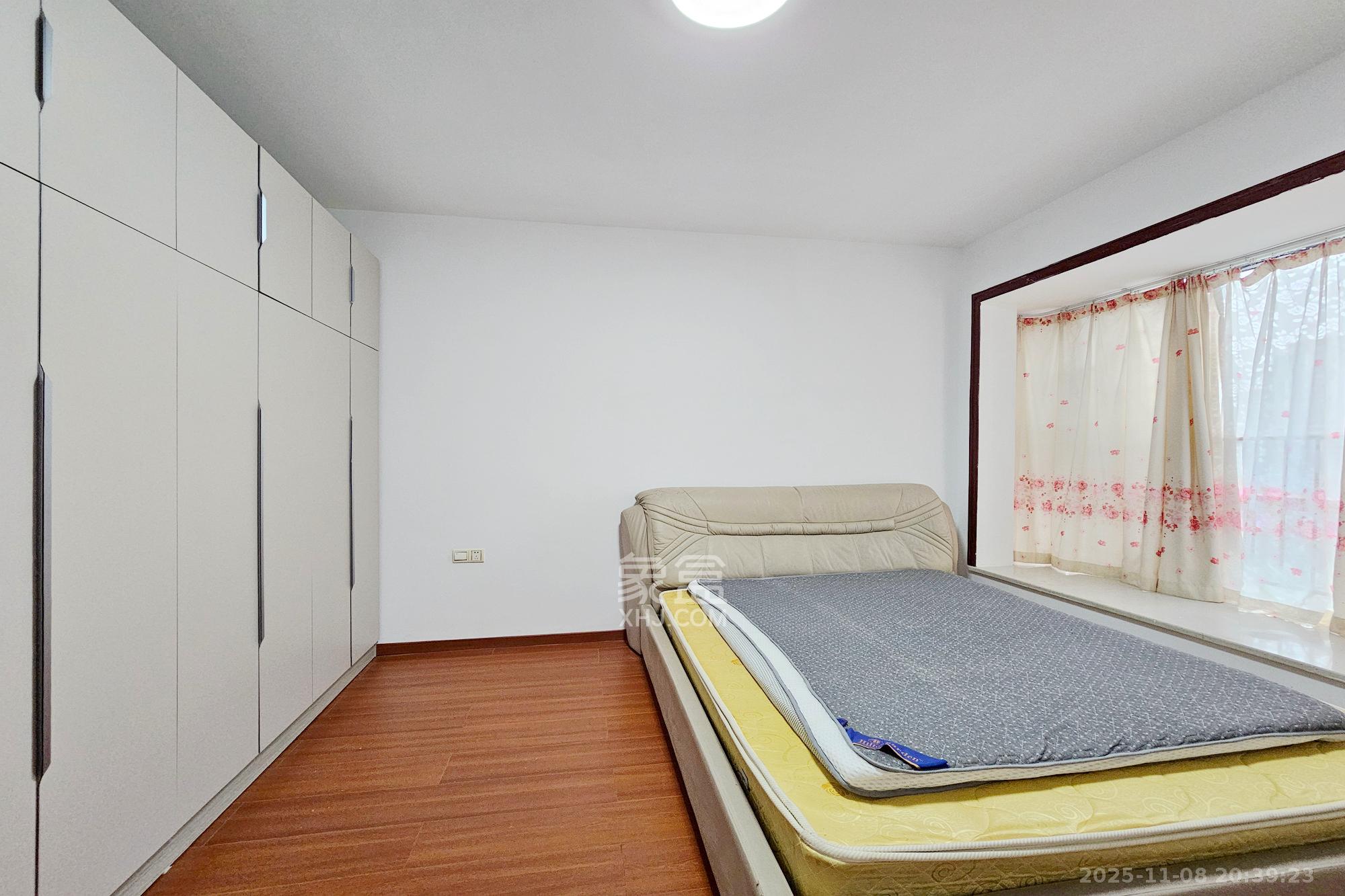 茂华国际湘  1室2厅1卫    70.0万卧室