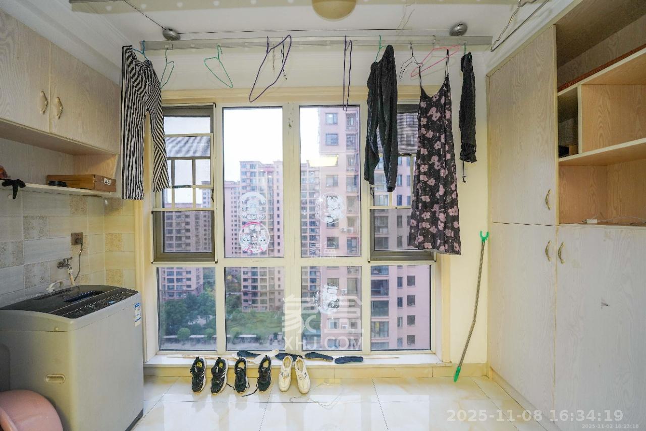 丽发新城  2室2厅1卫    1800.0元/月