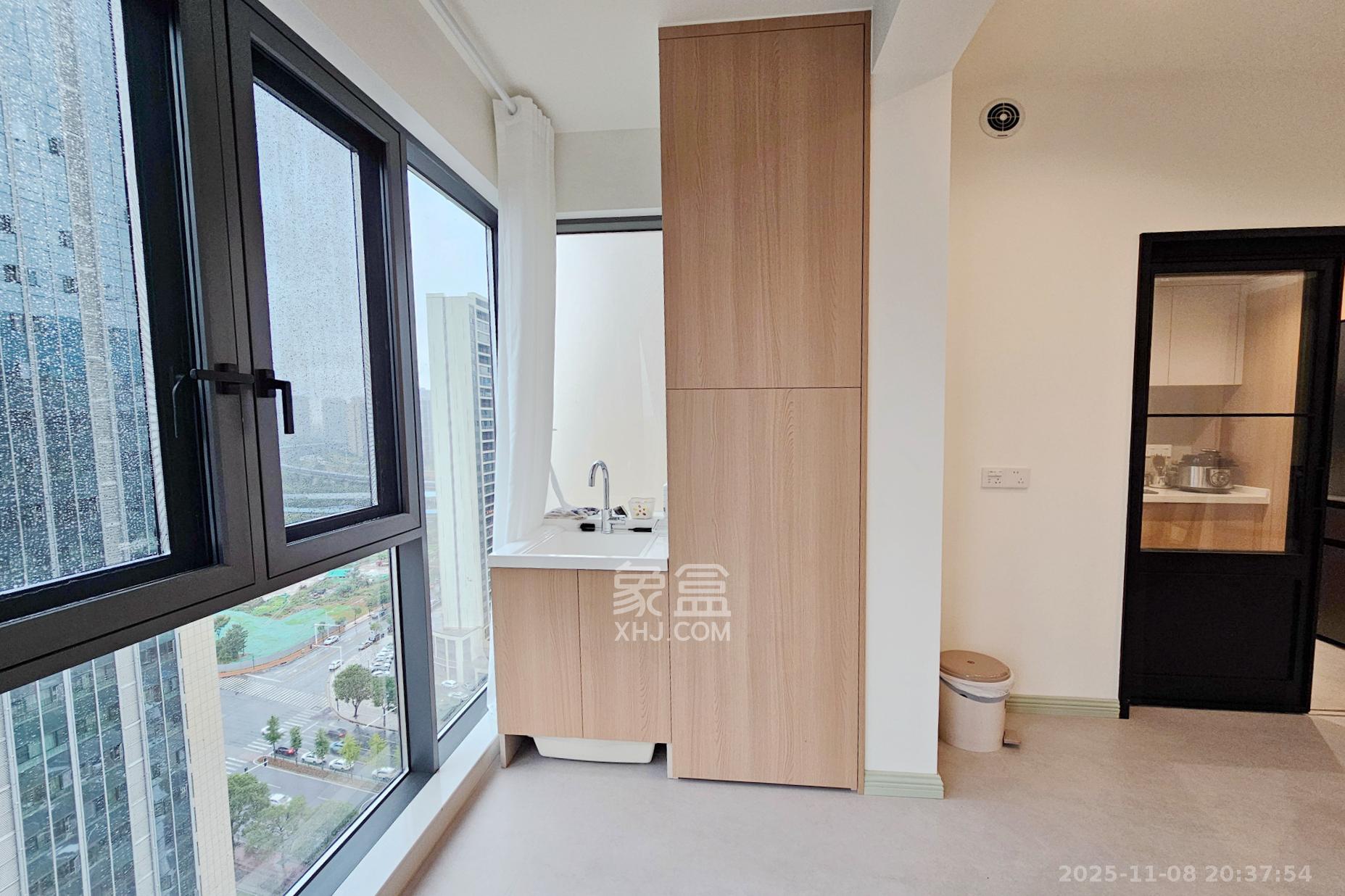 长房东旭国际 4室2厅2卫 198.0万 长房东旭国际 4室2厅2卫 198.0万阳台