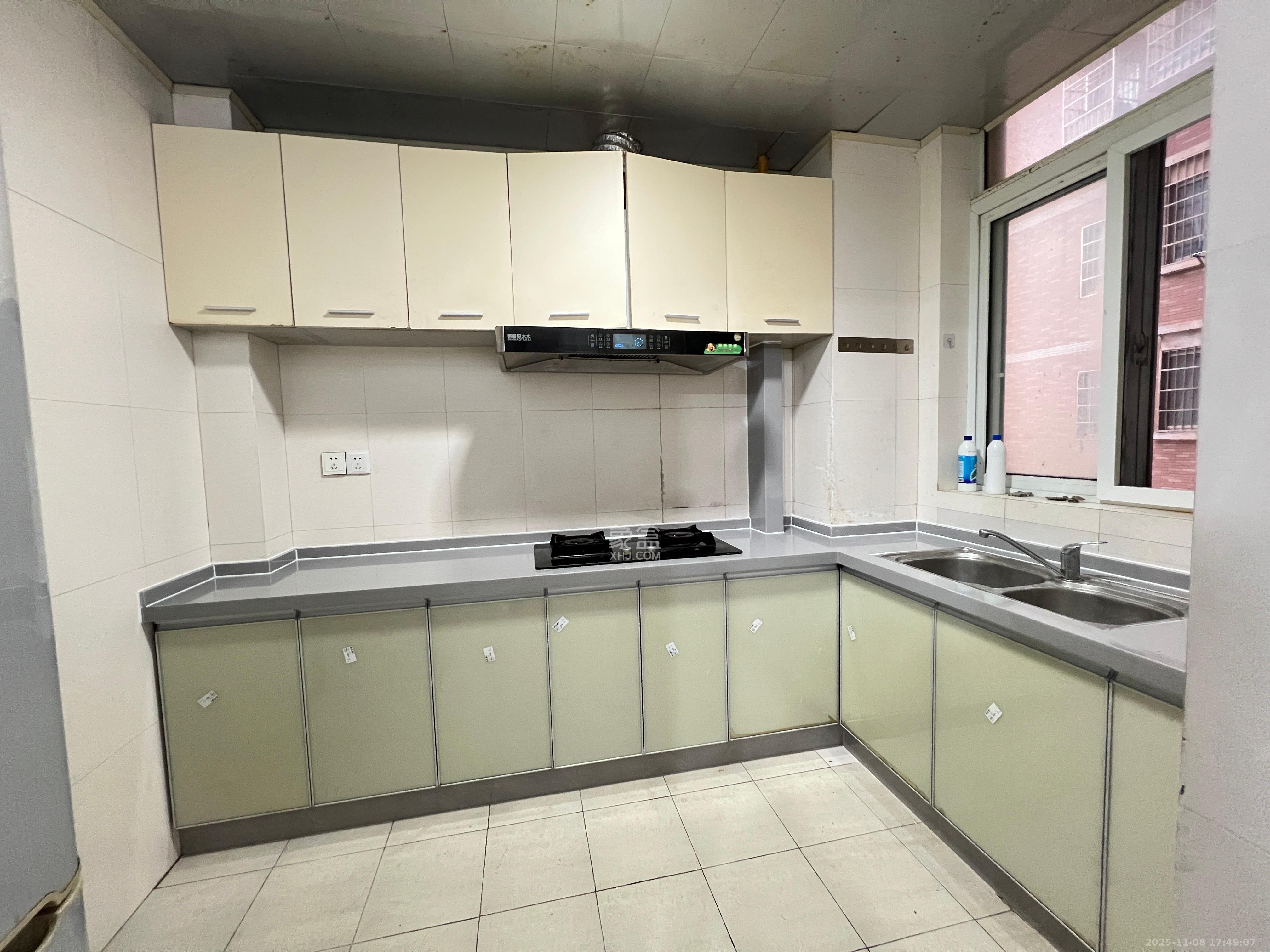 星城国际  3室2厅2卫    1700.0元/月室内图