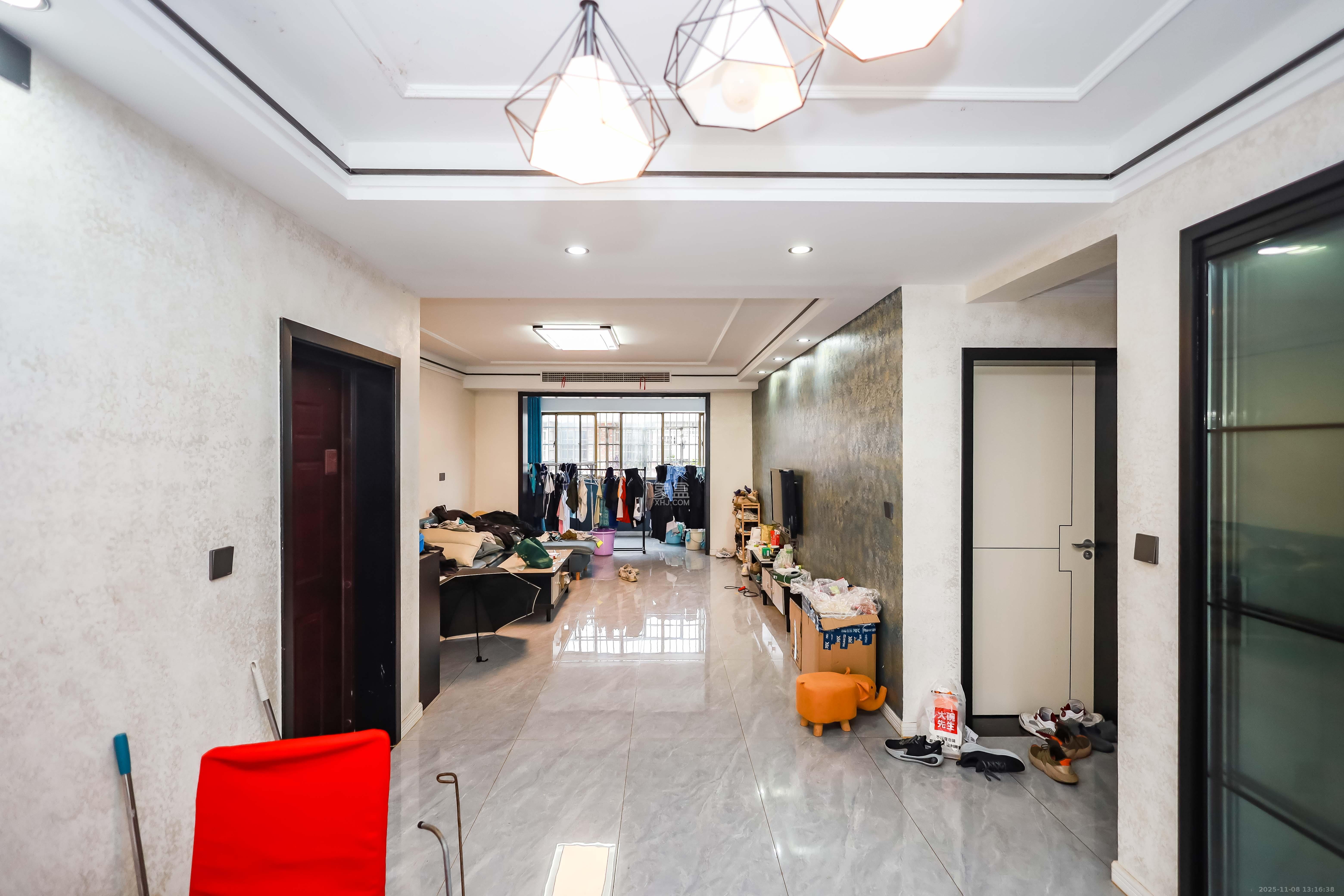 金峰小区北院（七里营社区）  4室2厅2卫    90.0万客厅