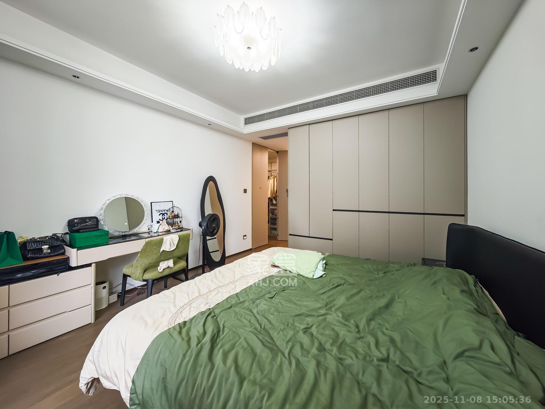 中欣楚天御府B区观澜  4室2厅2卫    278.0万卧室