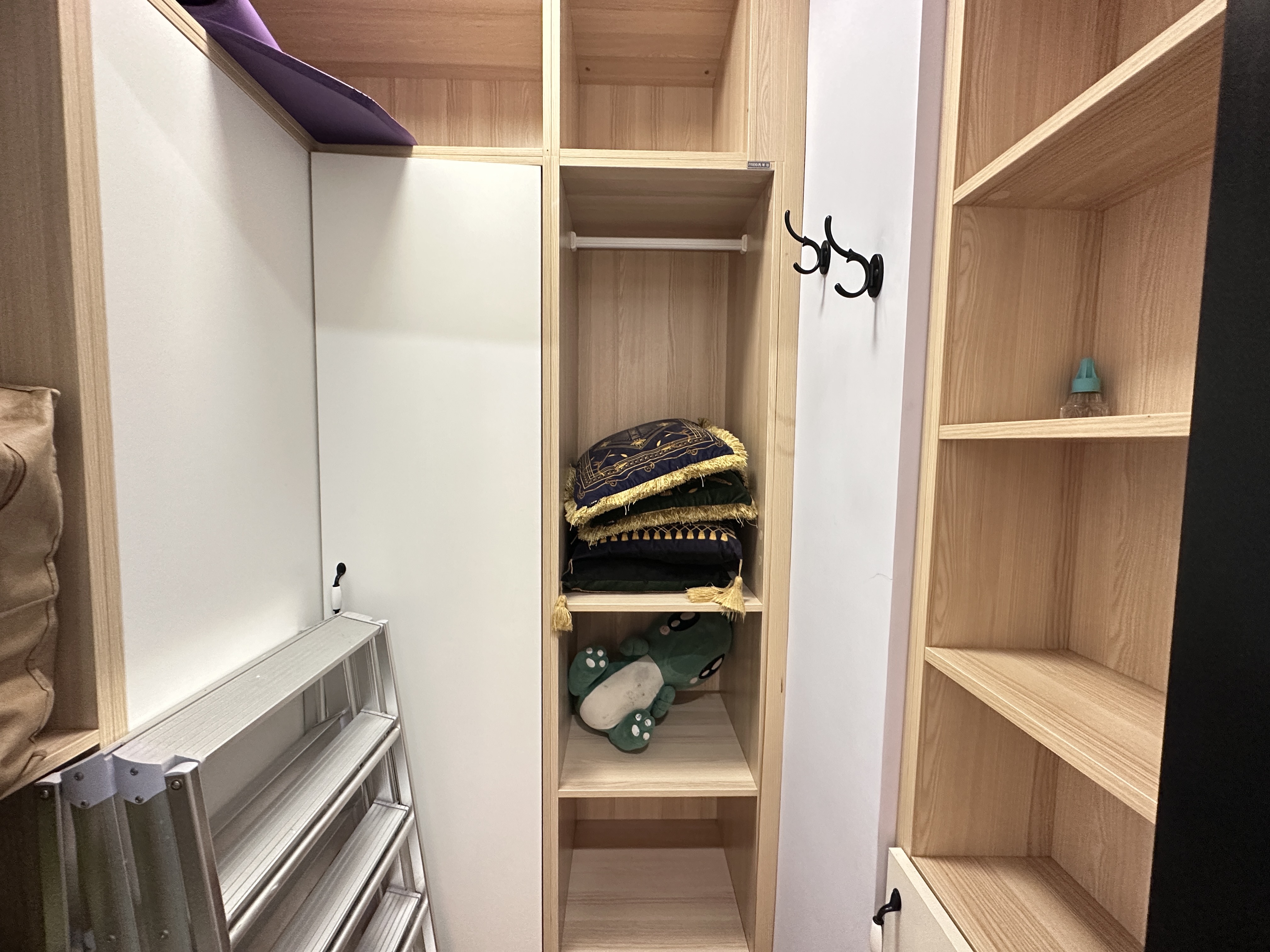 海航豪庭南苑 4室2厅2卫 320.0万 海航豪庭南苑 4室2厅2卫 320.0万客厅