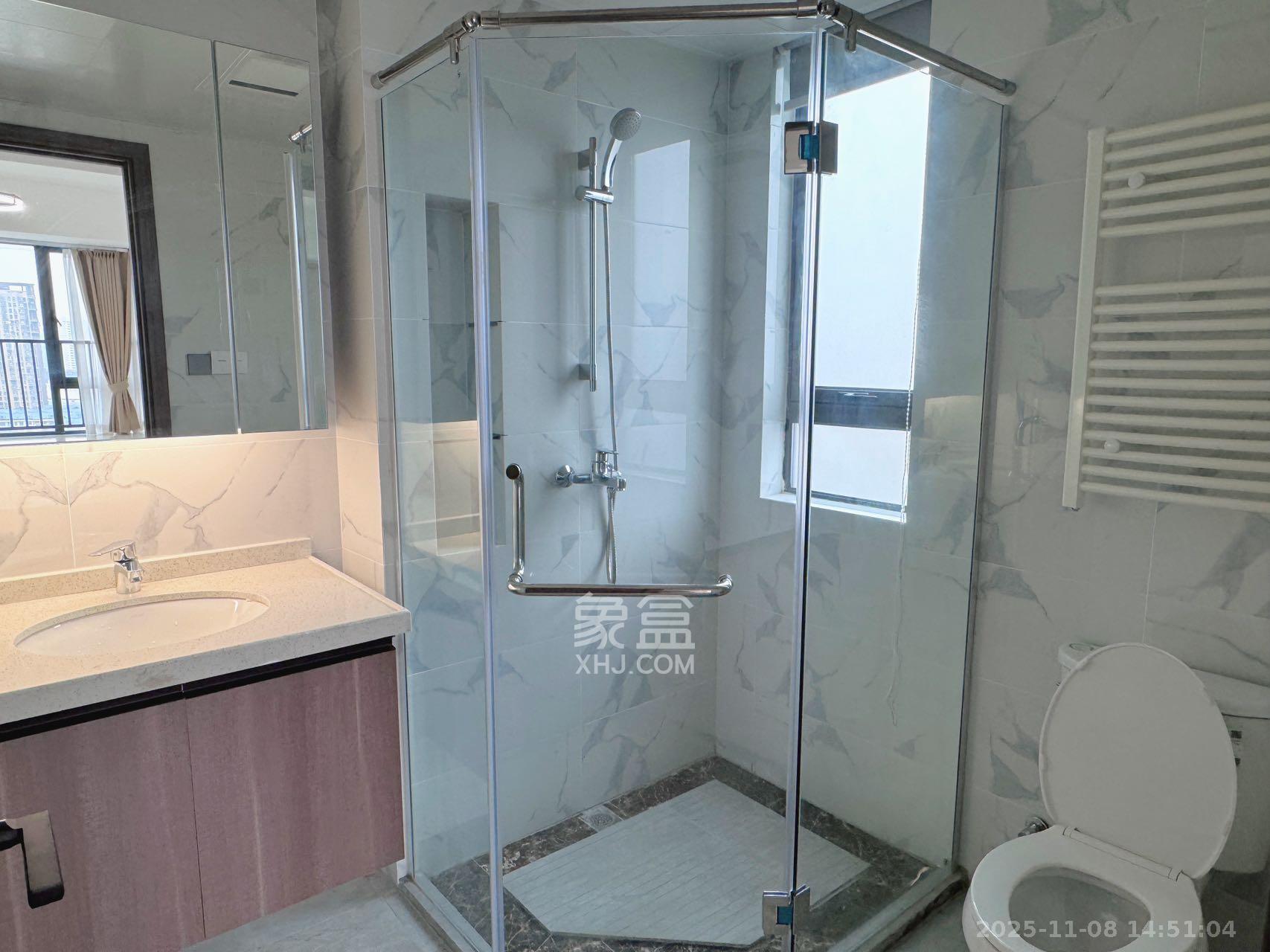 绿地V岛  4室2厅2卫    4700.0元/月室内图