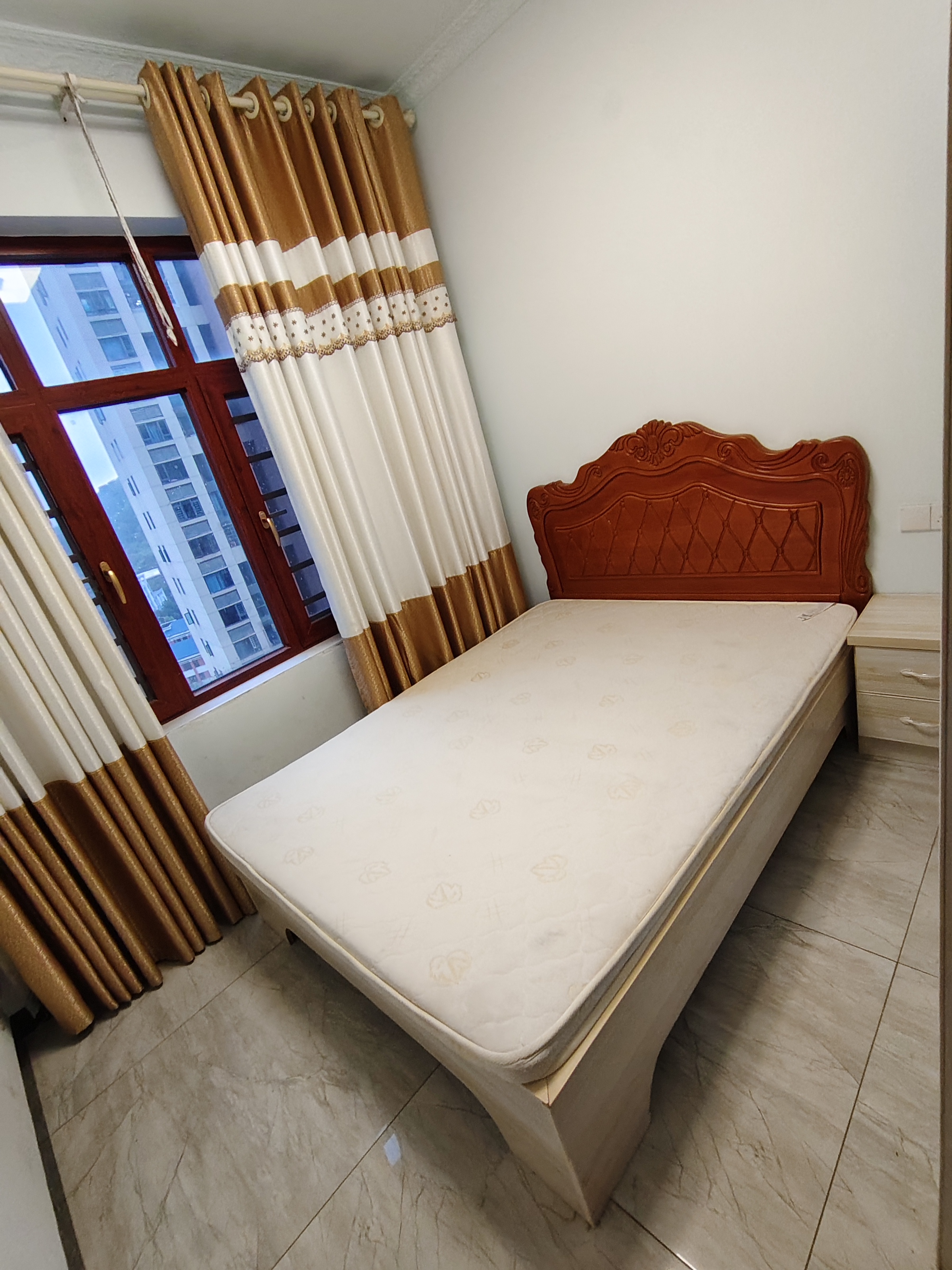 百弘学府城  3室2厅2卫    1800.0元/月室内图