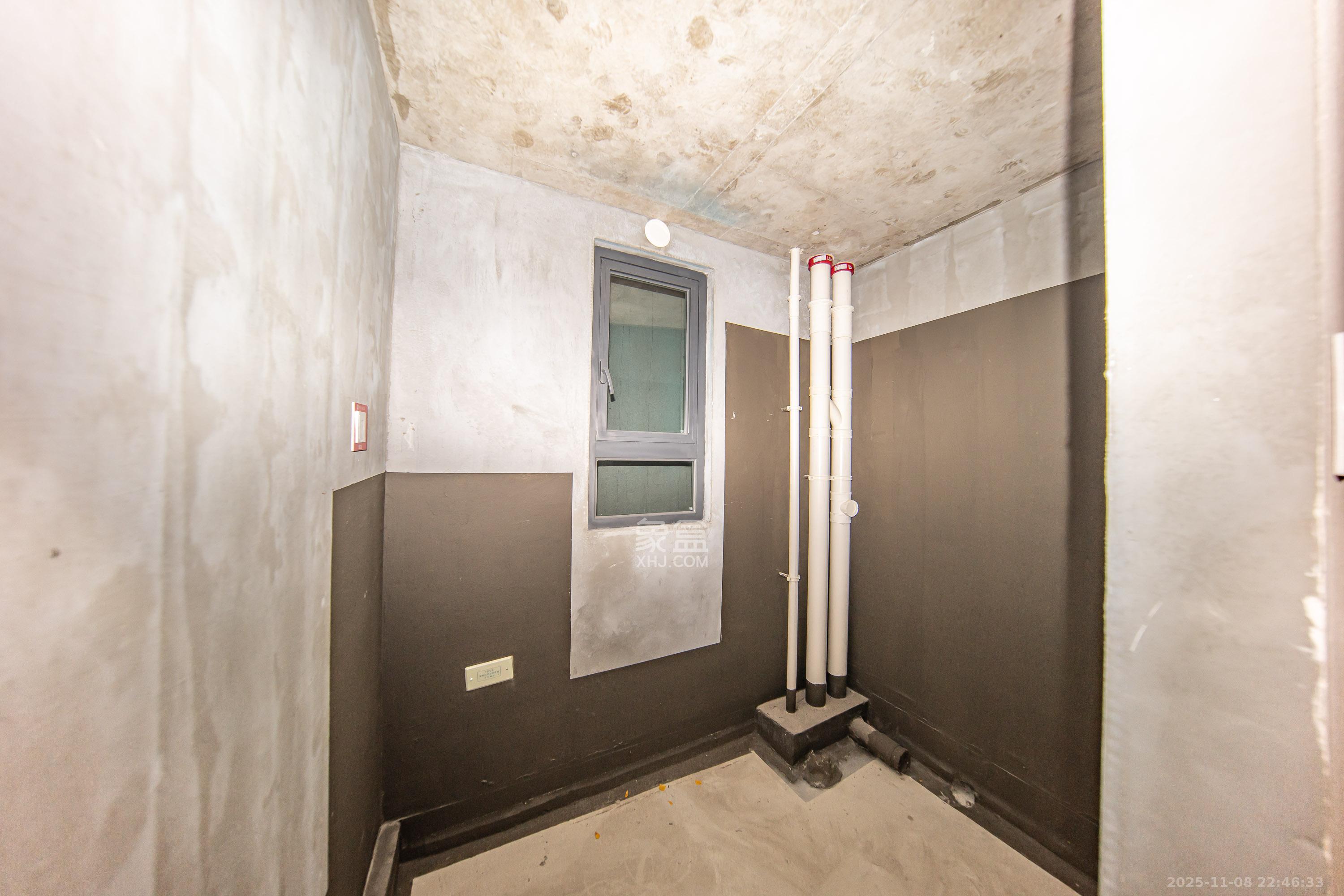 中海阅山府  4室2厅2卫    139.8万卫生间