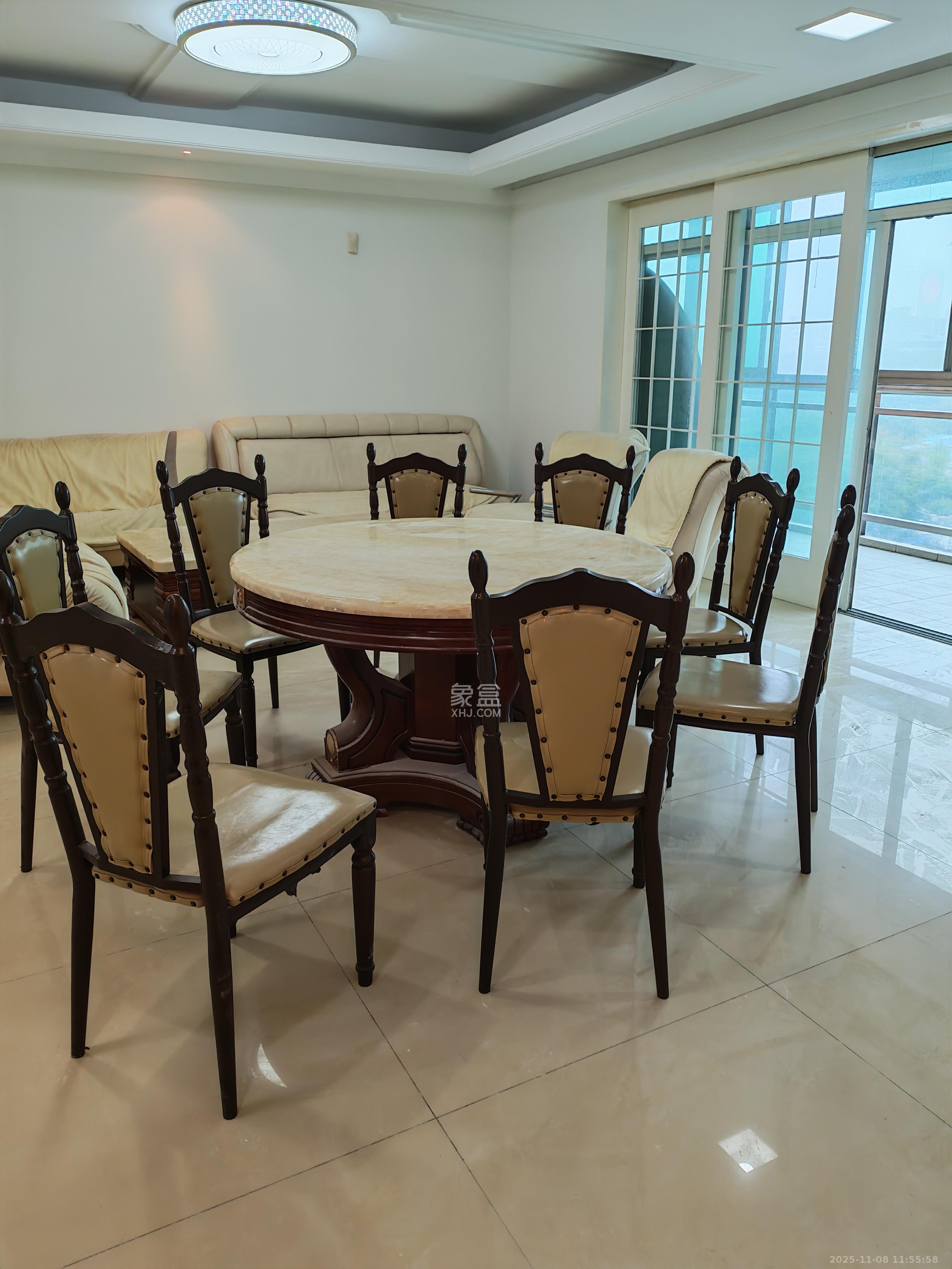 梦泽园  6室2厅1卫    11000.0元/月