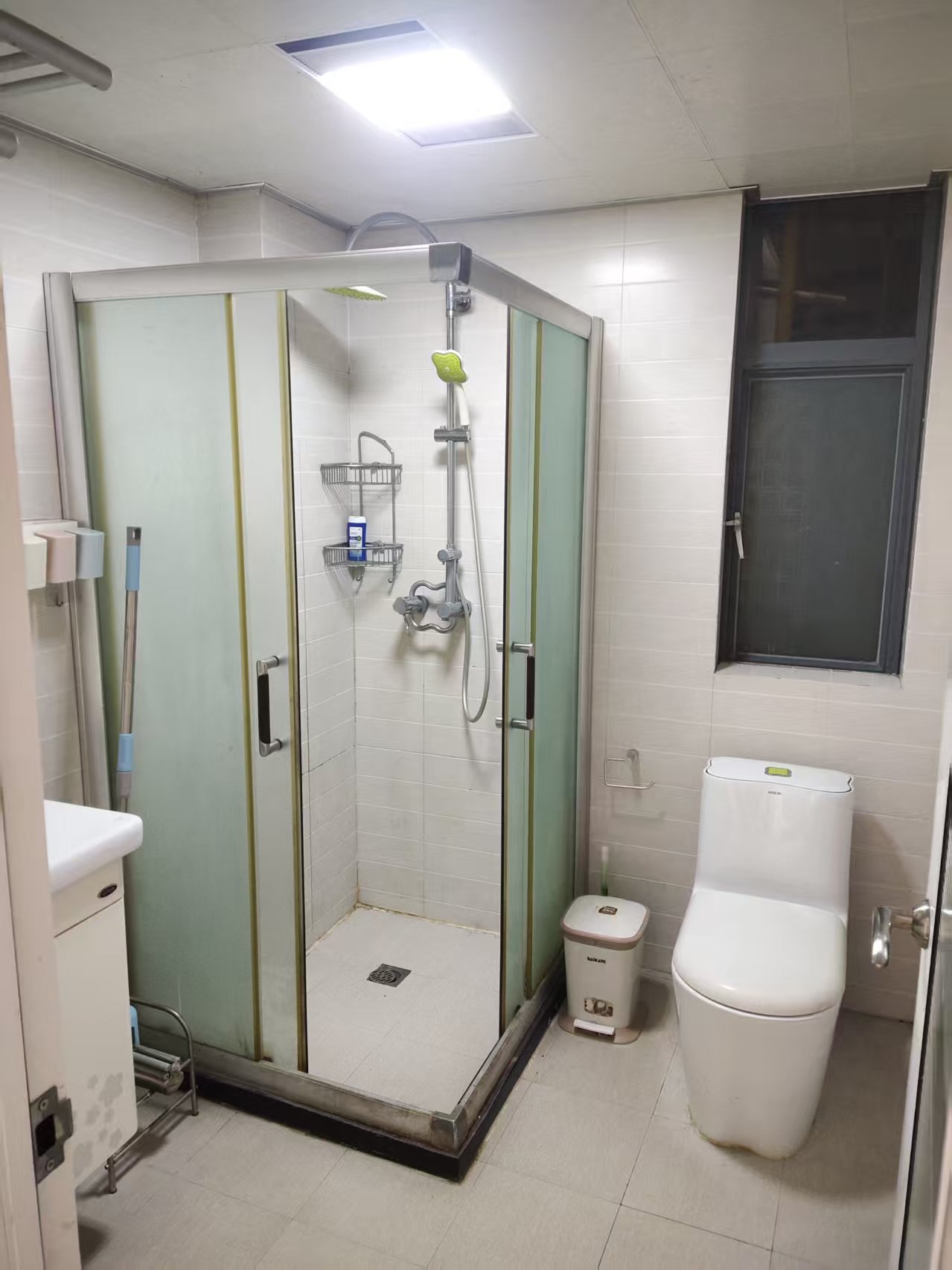 公园世家 2室2厅1卫 1700.0元/月 公园世家 2室2厅1卫 1700.0元/月室内图