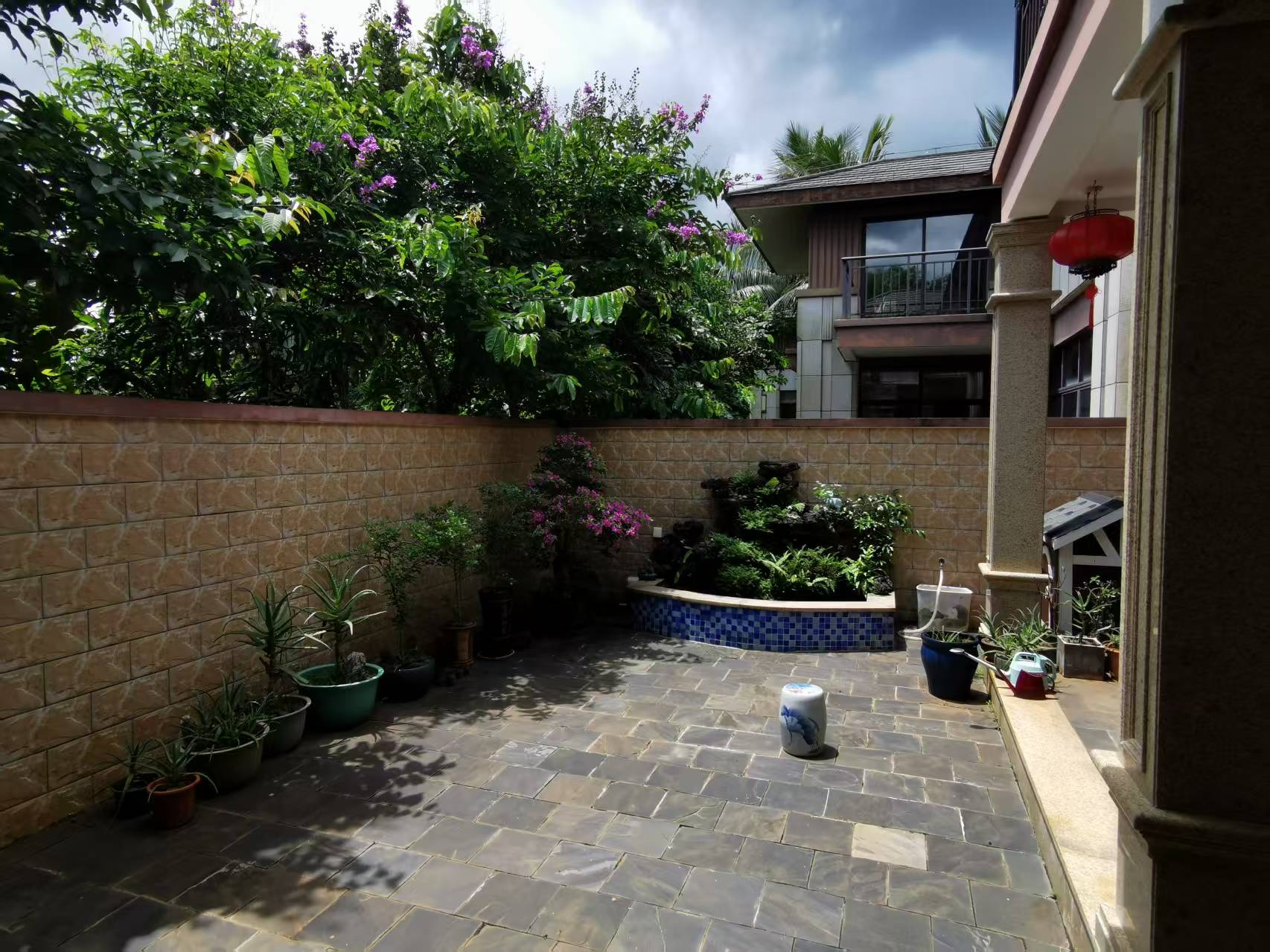 绿城桃李春风  5室3厅4卫    399.0万客厅