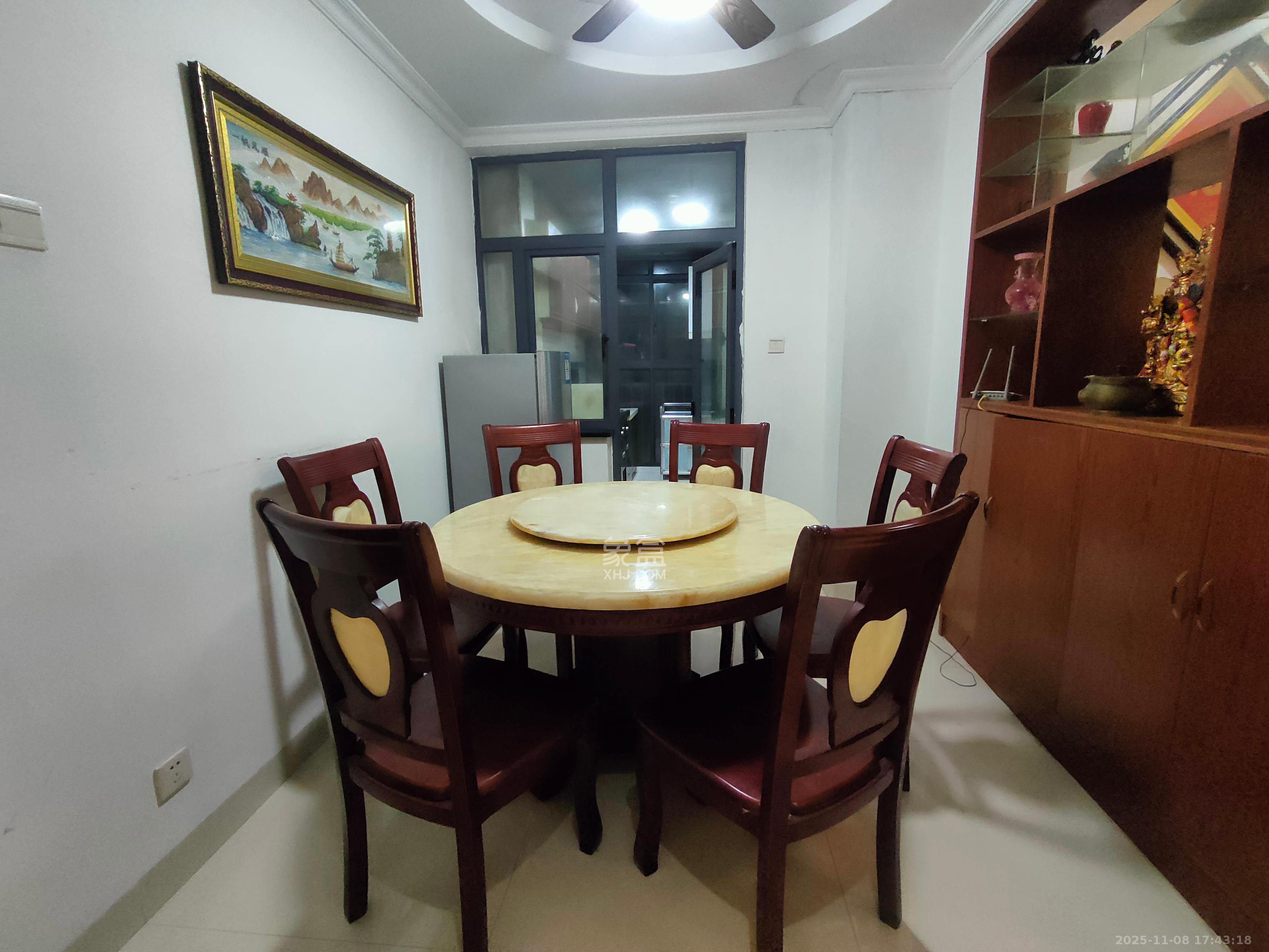 金领家族  2室1厅1卫    1800.0元/月室内图