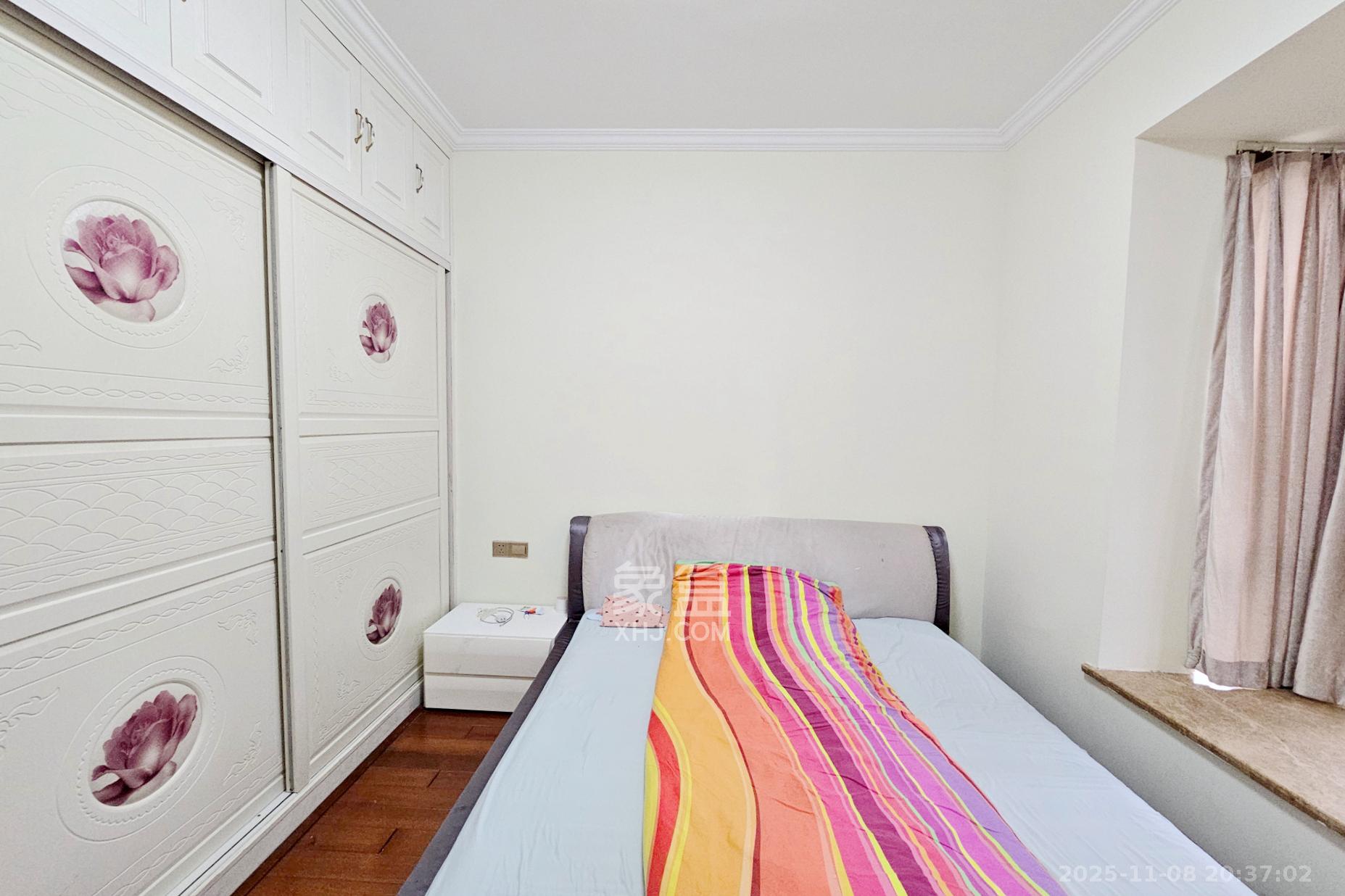 融科檀香山（融科紫檀、香山国际）  4室2厅2卫    188.0万卧室