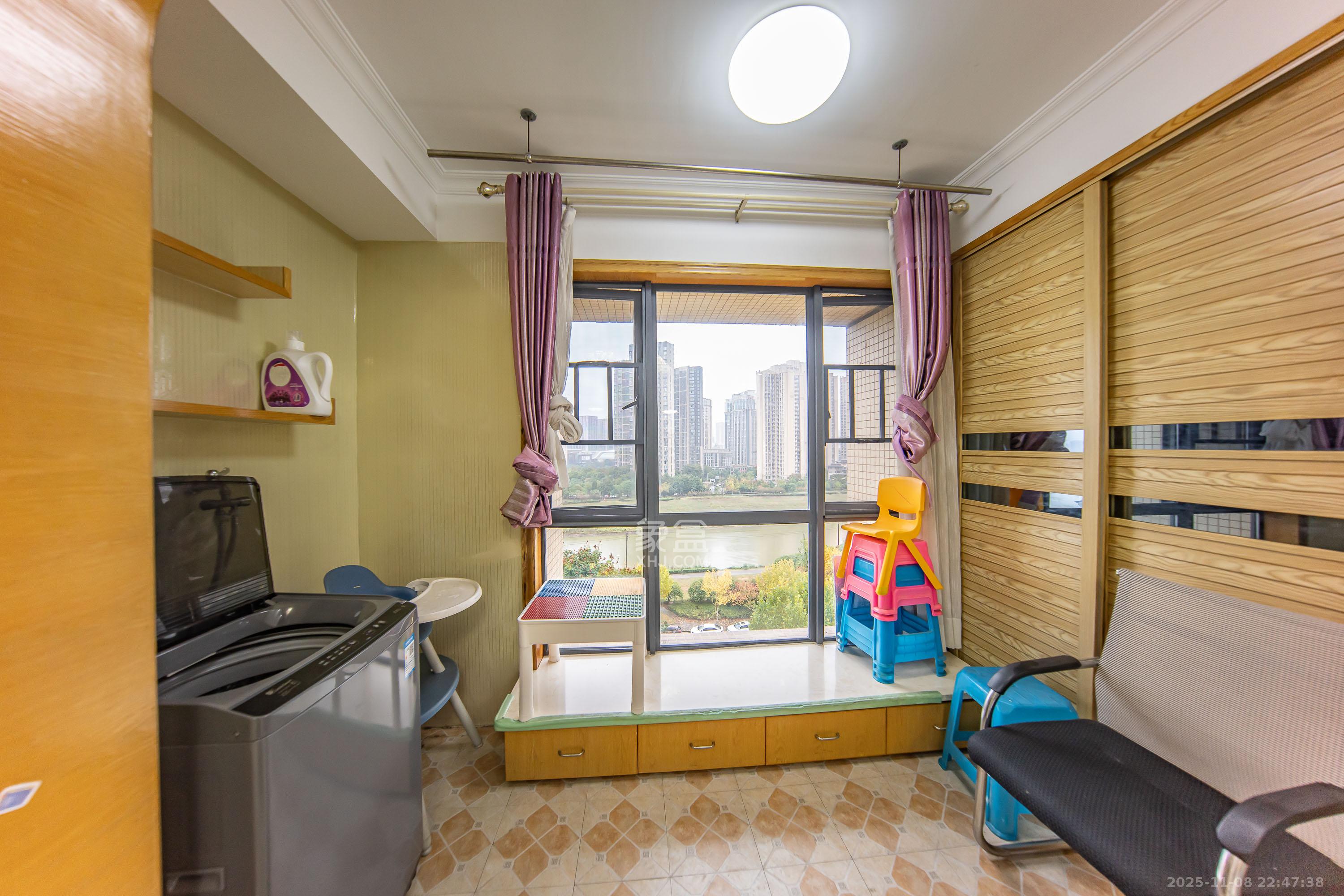 兰亭湾畔 3室2厅2卫 100.0万 兰亭湾畔 3室2厅2卫 100.0万阳台