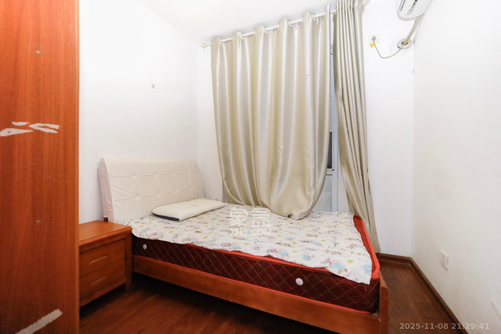 蓝光幸福满庭  3室2厅1卫    67.5万卧室