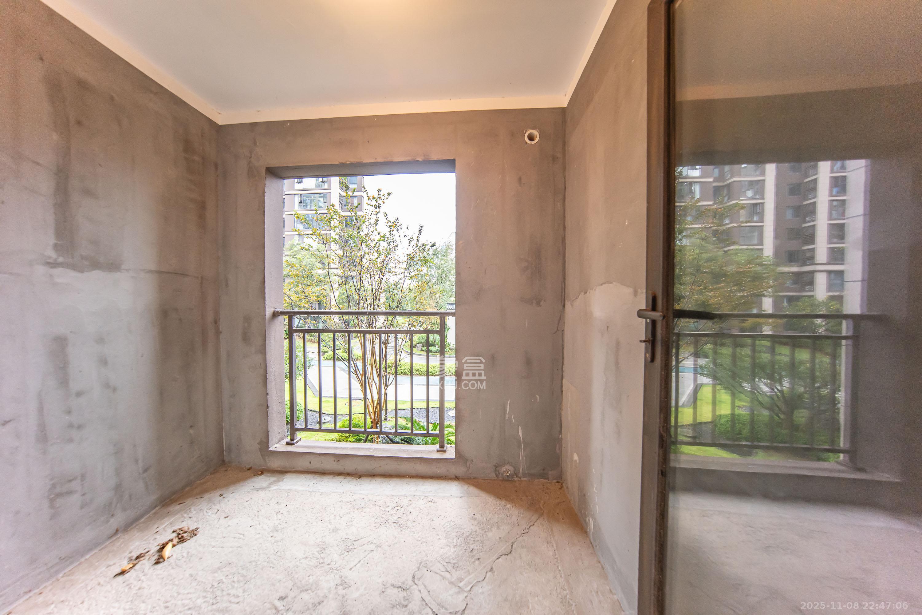 建发电建江山悦  3室1厅2卫    99.8万卧室