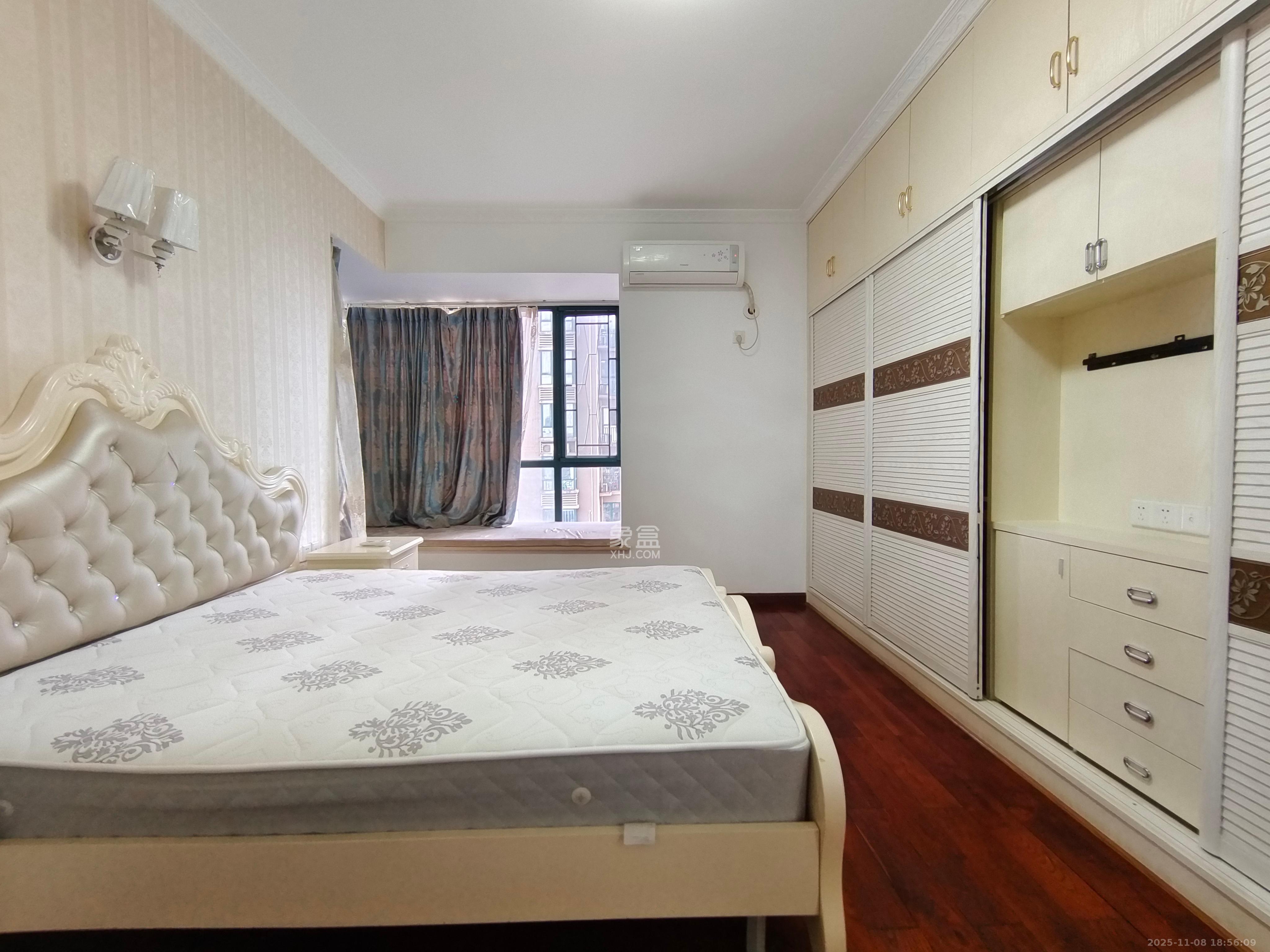 绿洲花园  4室2厅2卫    3800.0元/月室内图