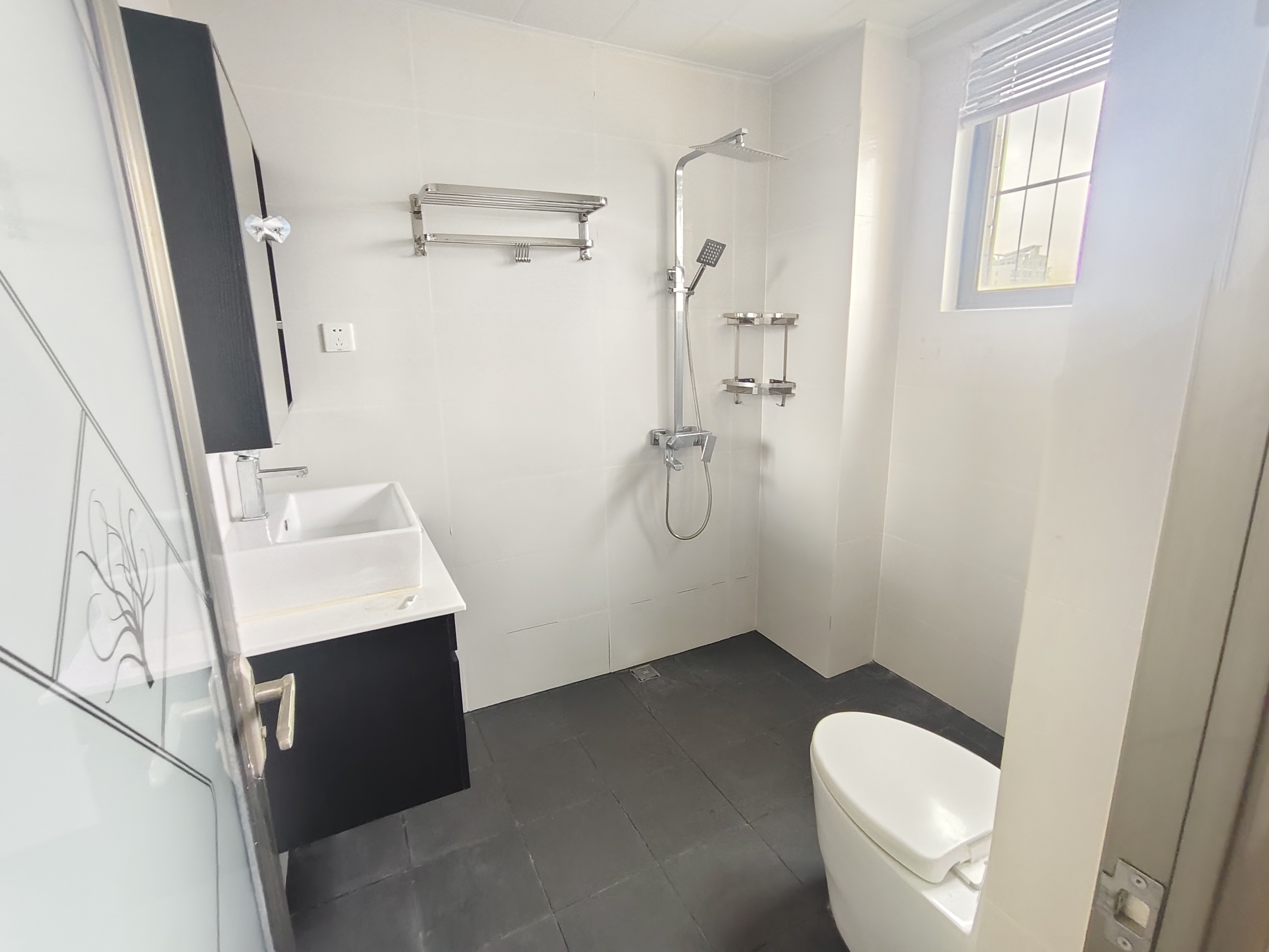 汇景骏园  3室2厅2卫    3500.0元/月室内图