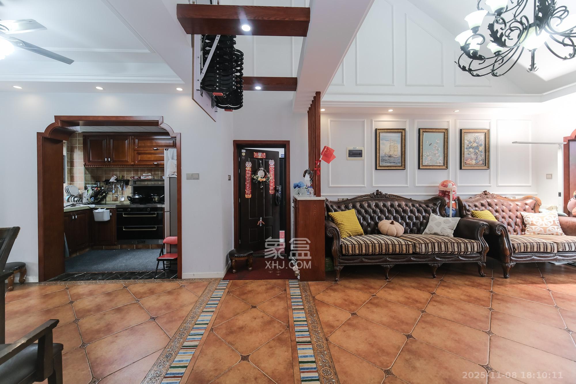 山水湾  3室2厅2卫    70.0万客厅