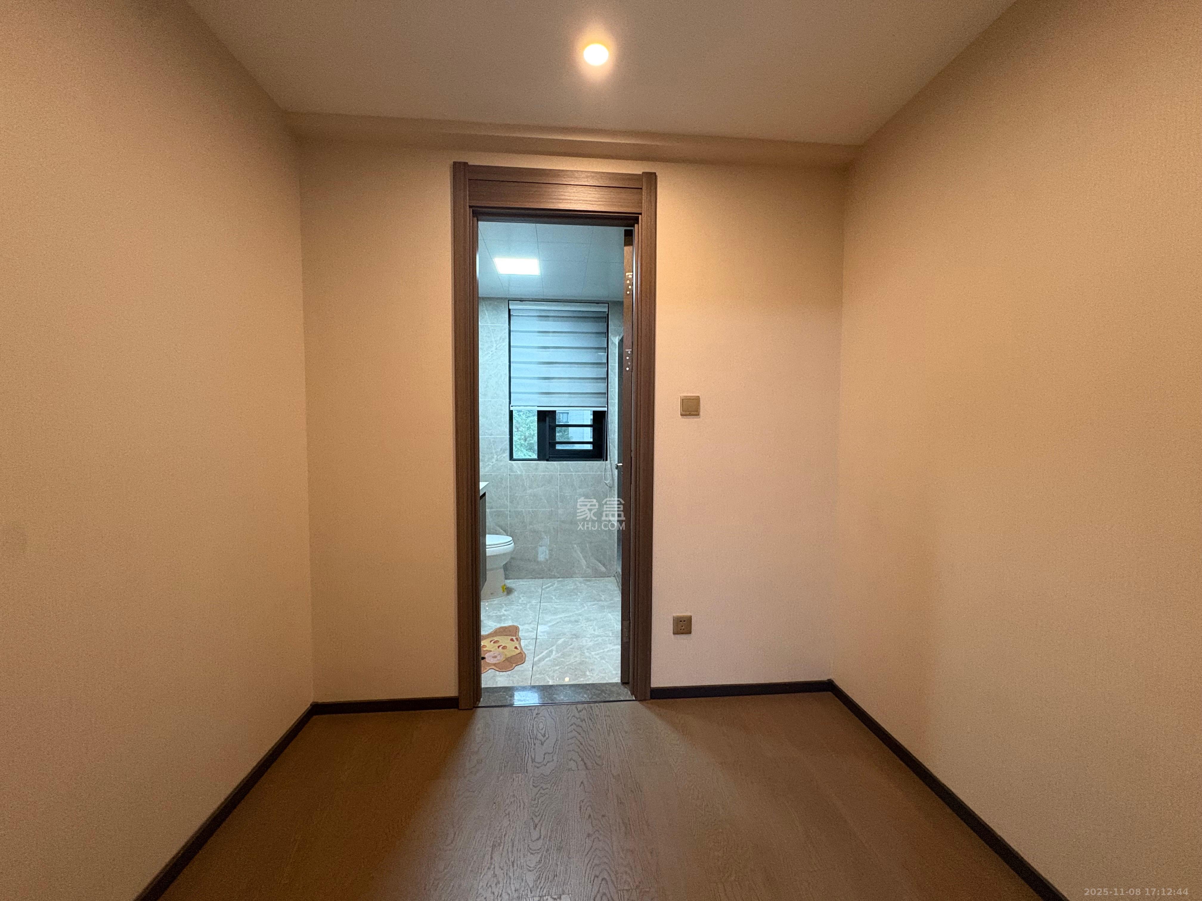 中海阅麓山一期  4室2厅2卫    3800.0元/月室内图