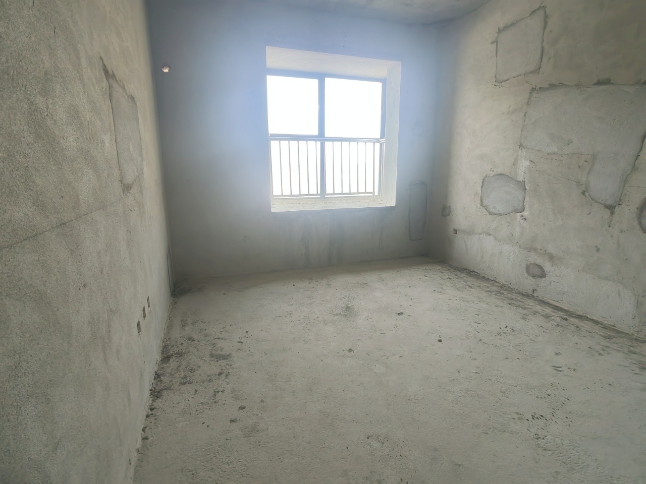 和风家园一期  3室1厅1卫    230.0万客厅