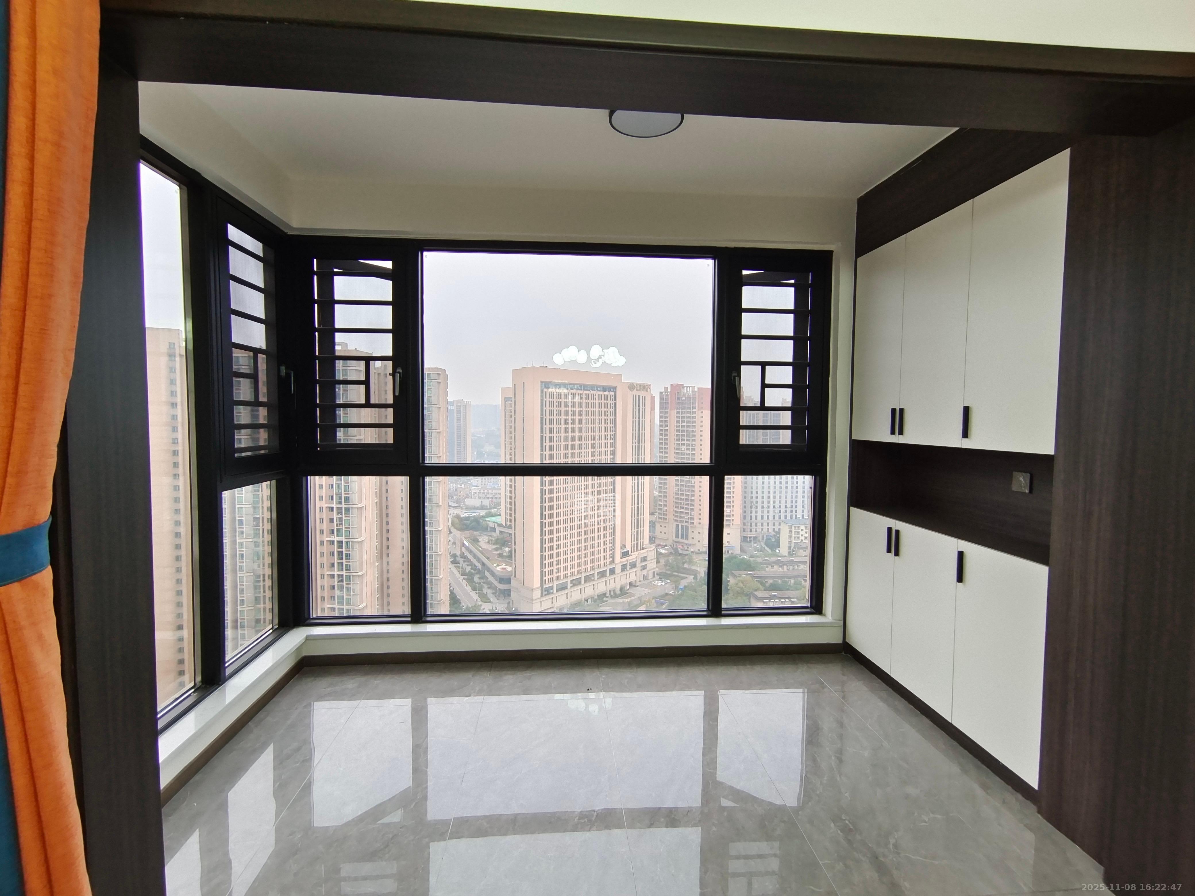 保利大都汇一期、二期  3室2厅1卫    3300.0元/月室内图