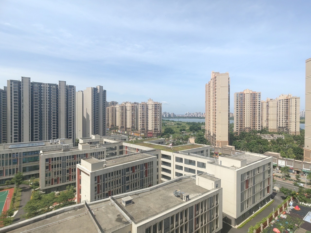 和风家园一期  3室1厅1卫    230.0万客厅