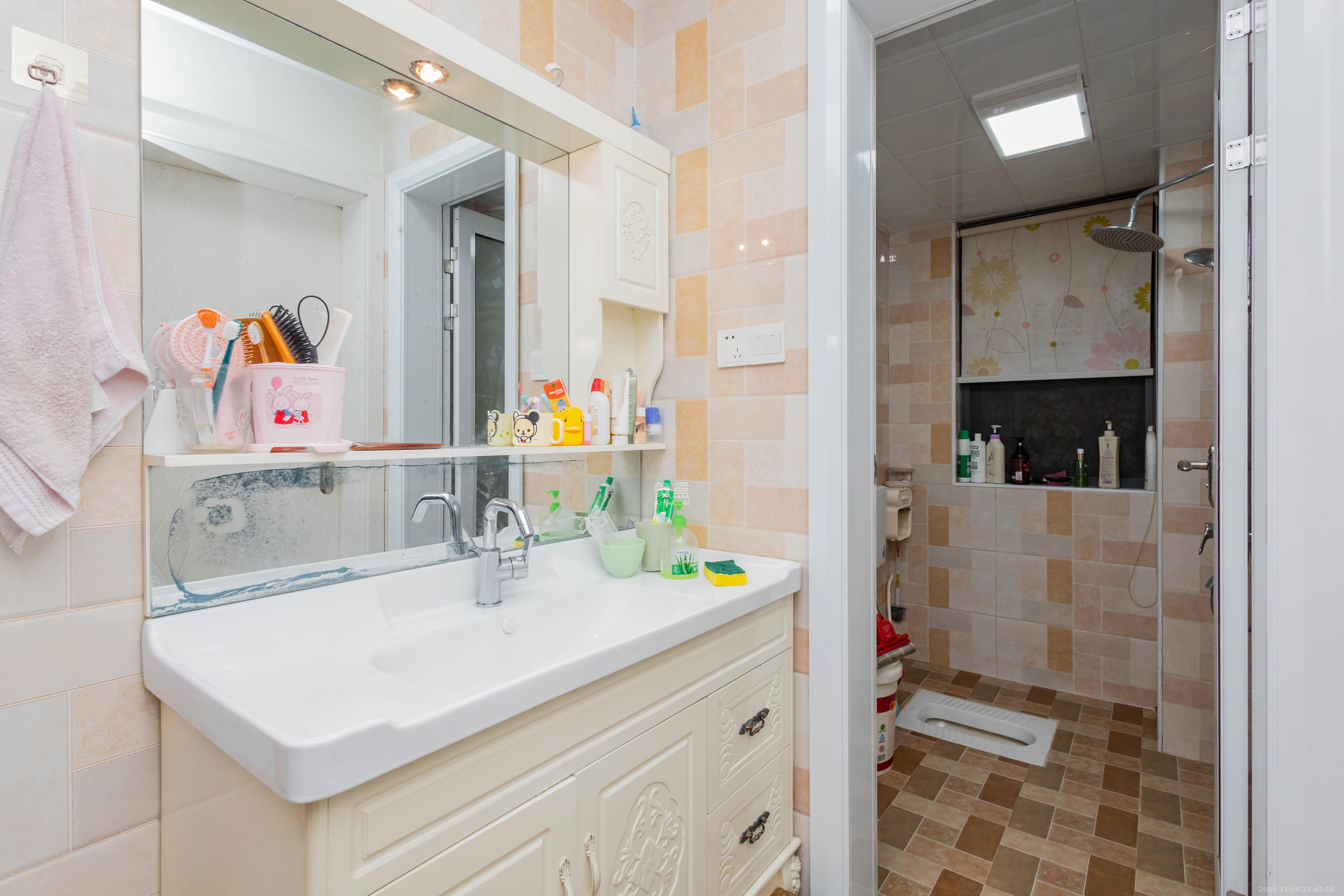 汇一城(汇壹公馆) 3室2厅1卫 64.8万 汇一城(汇壹公馆) 3室2厅1卫 64.8万卫生间