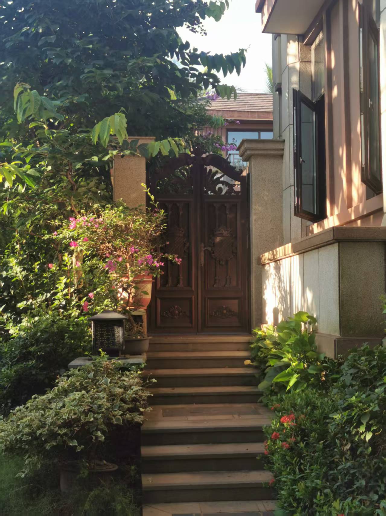 绿城桃李春风  5室3厅4卫    399.0万客厅