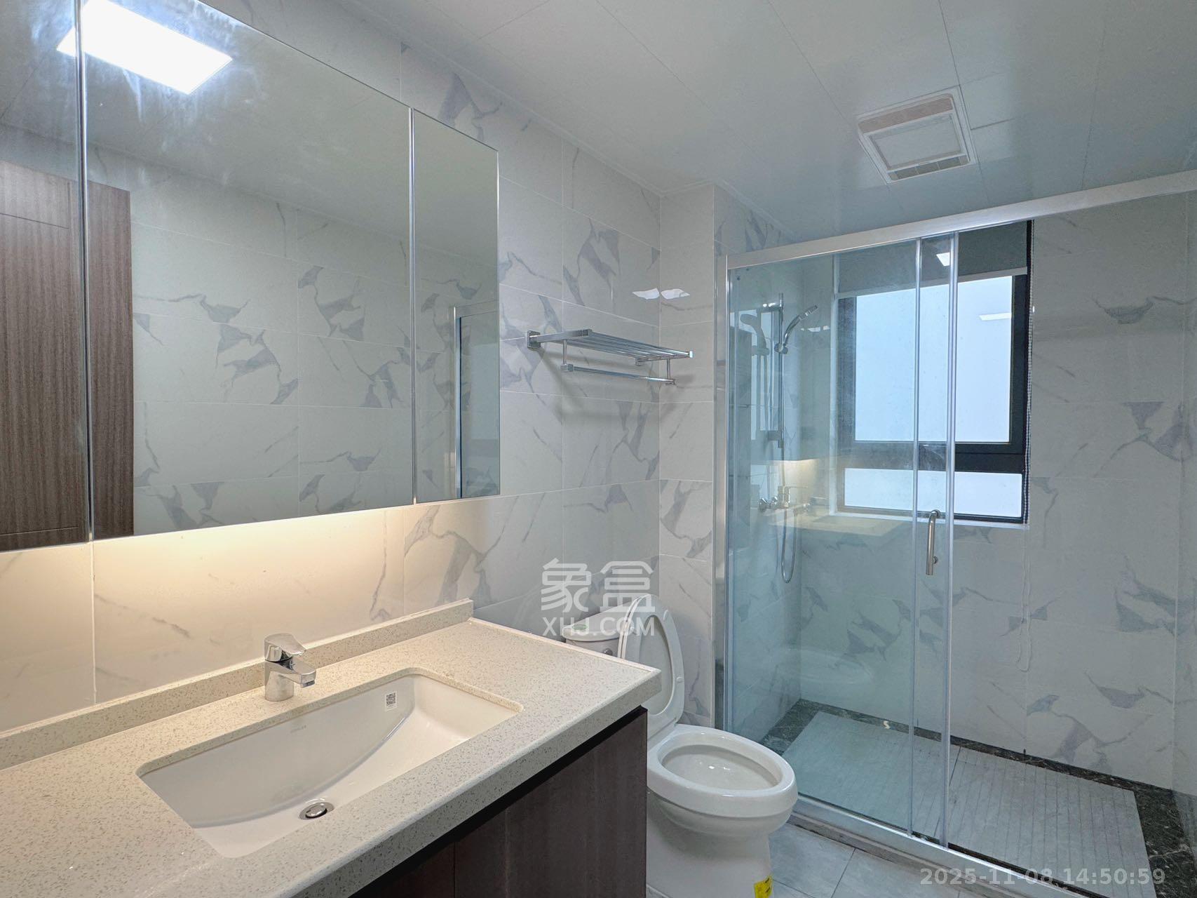 绿地V岛 4室2厅2卫 4700.0元/月 绿地V岛 4室2厅2卫 4700.0元/月室内图