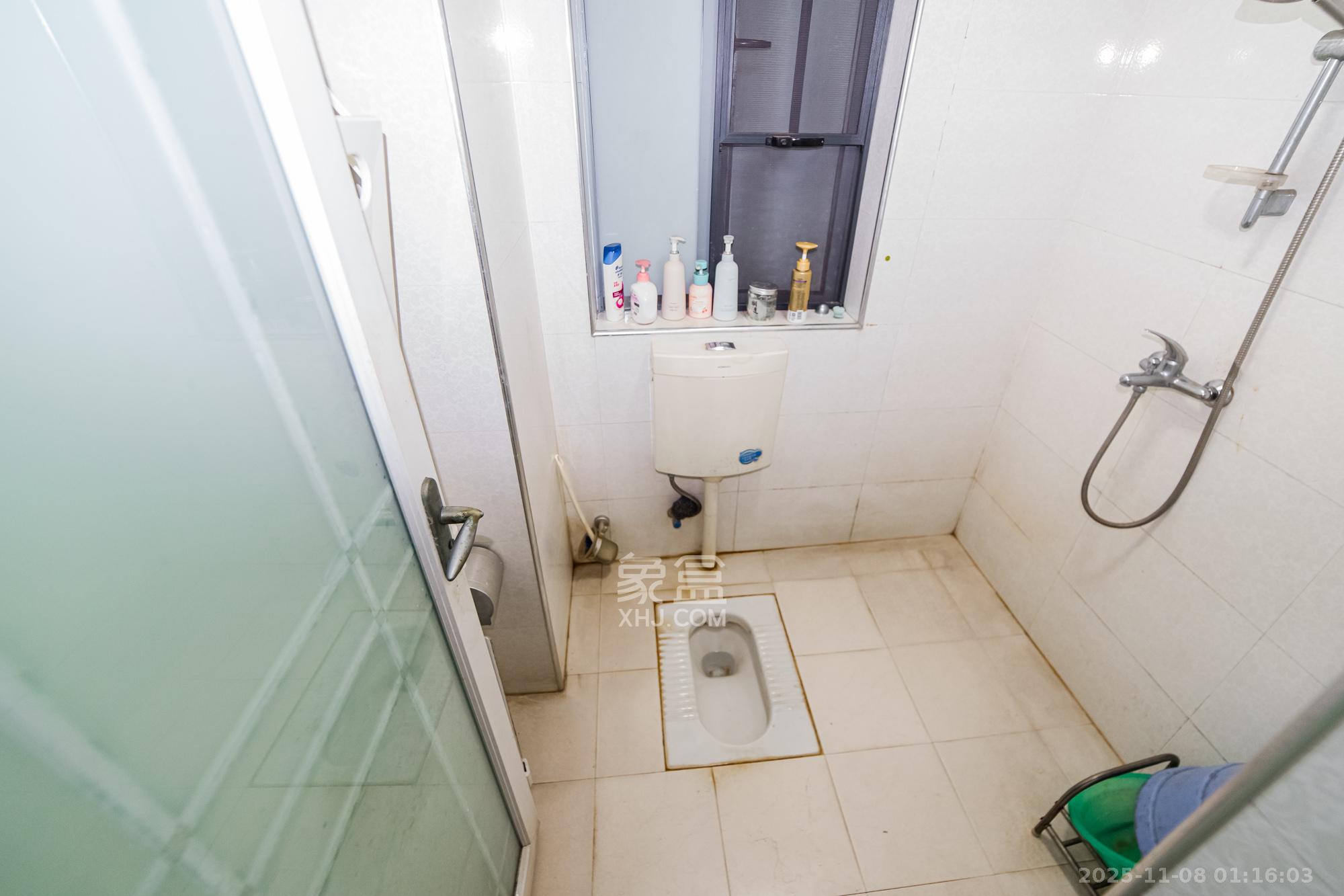 滨江君悦香邸 4室2厅2卫 106.8万 滨江君悦香邸 4室2厅2卫 106.8万卫生间