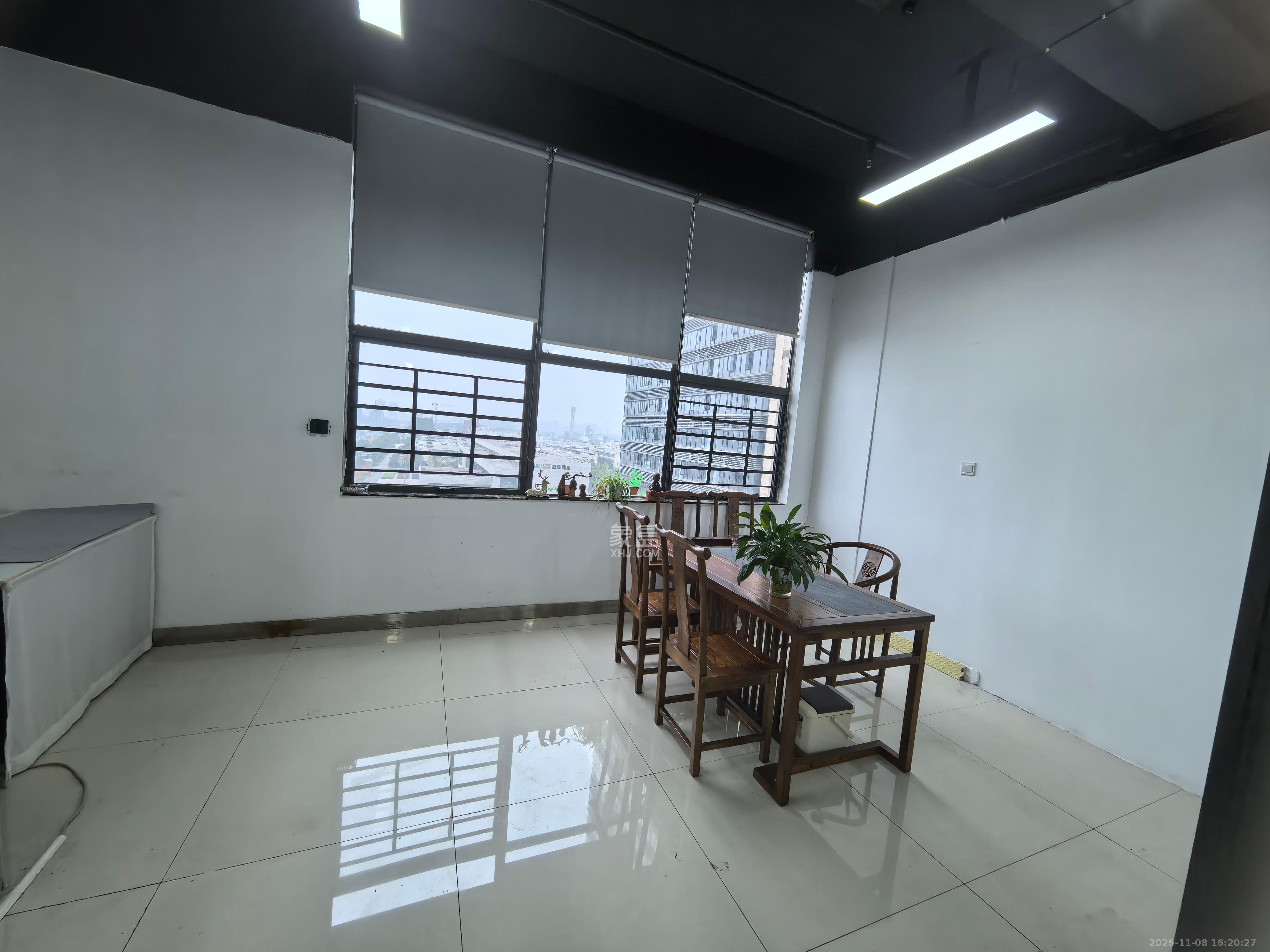 保利麓谷林语I区  1室1厅1卫    2700.0元/月室内图