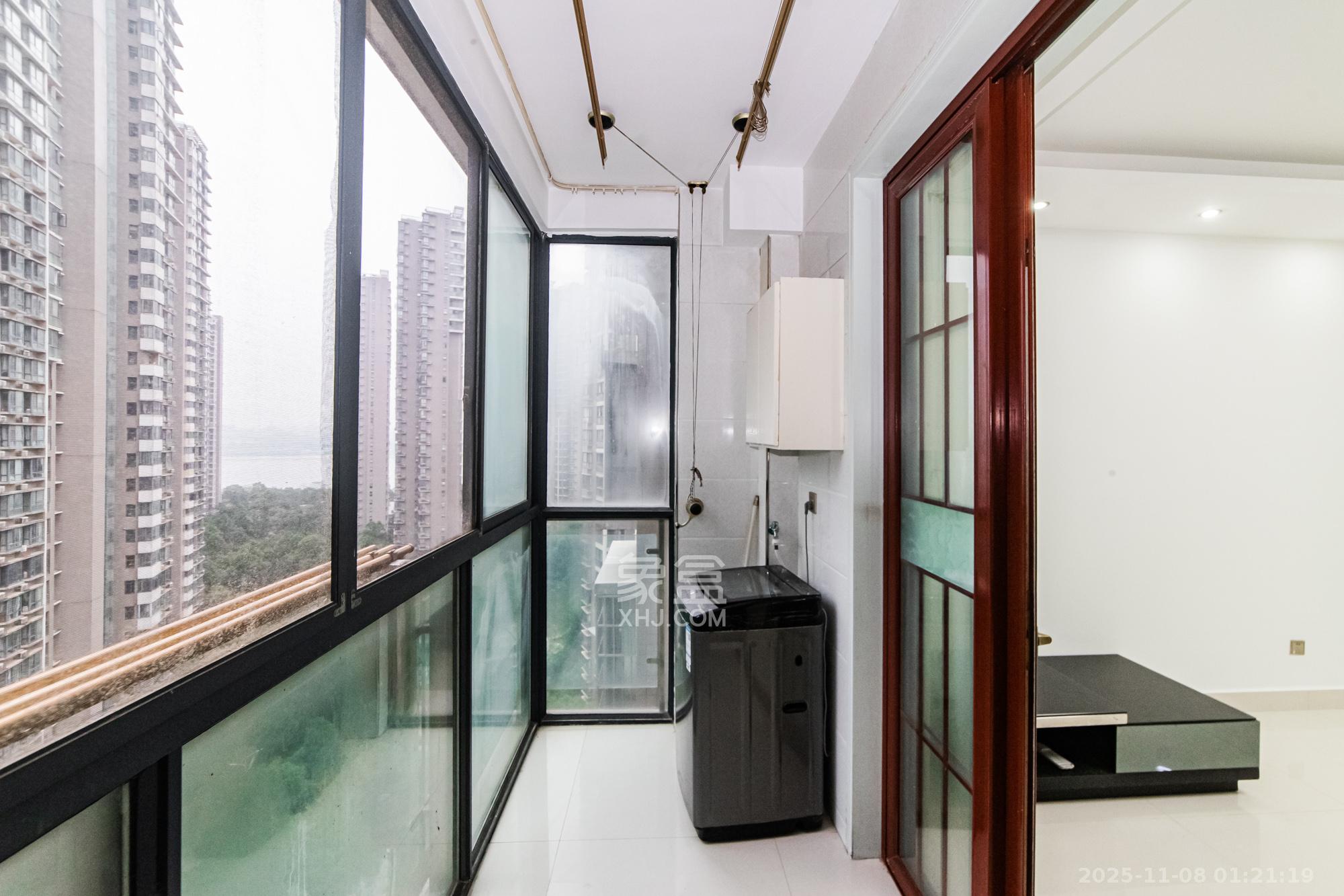 湘江世纪城瑞江苑  3室2厅2卫    78.0万阳台