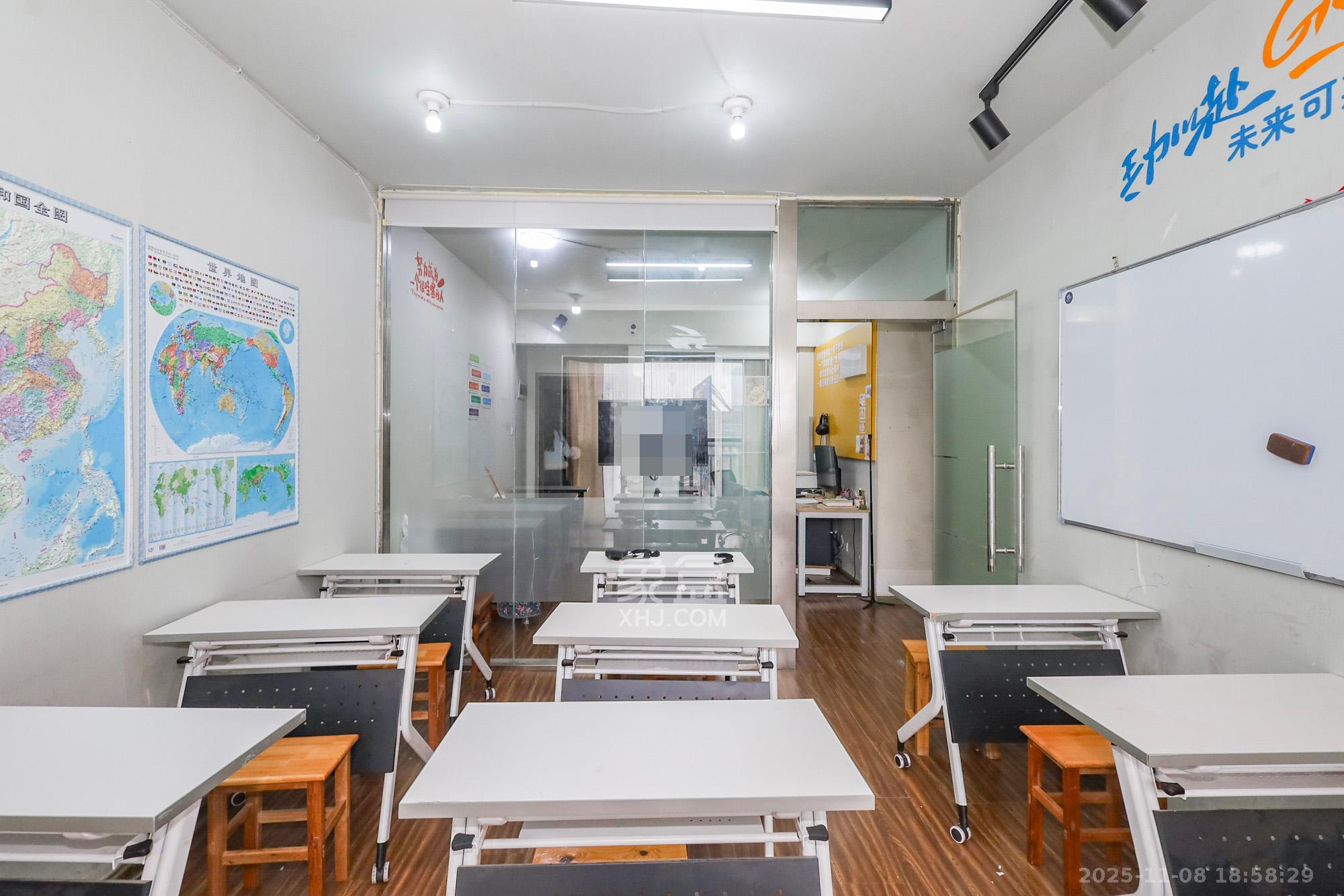 钰龙天下二期(钰龙佳园) 1室2厅1卫 196.0万 钰龙天下二期(钰龙佳园) 1室2厅1卫 196.0万客厅