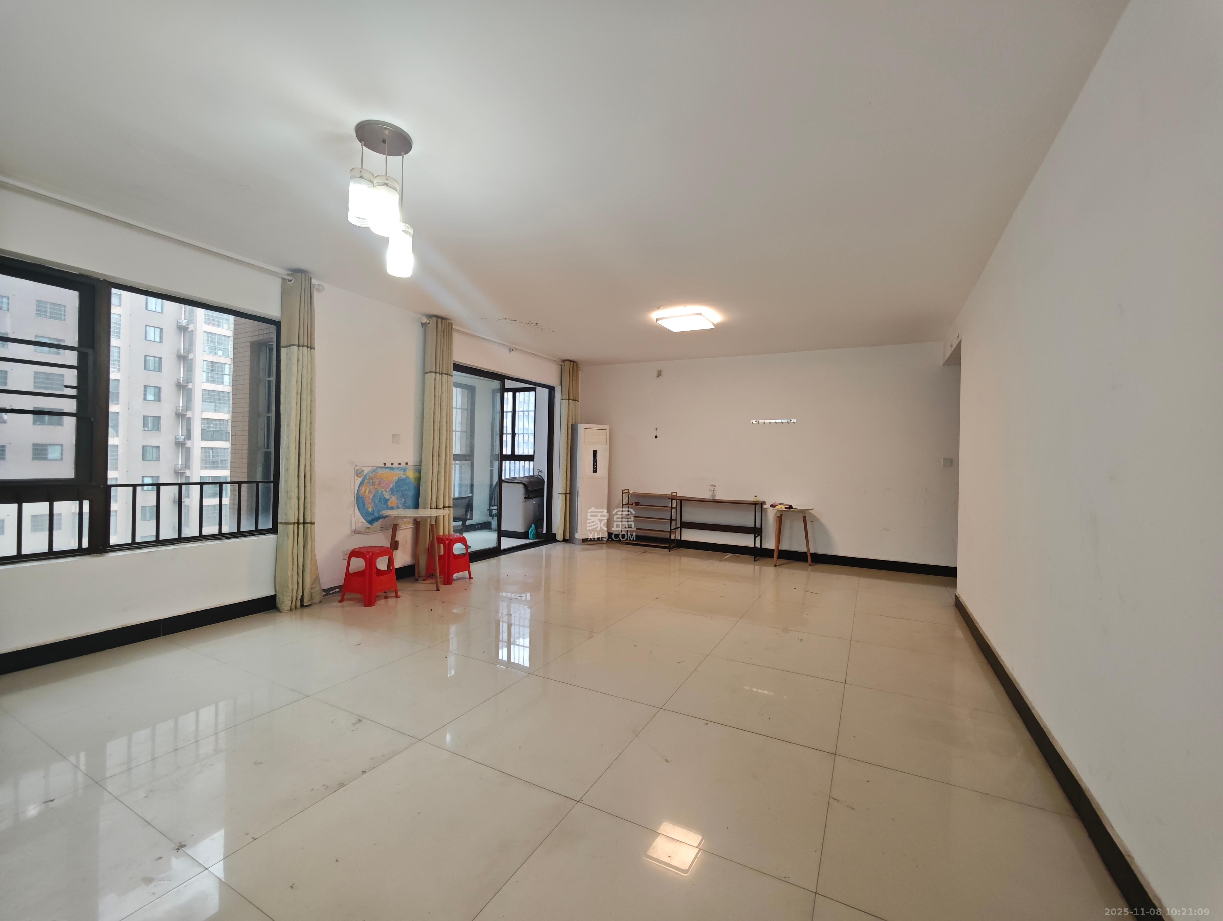 华润凤凰城三期 3室2厅1卫 2000.0元/月 华润凤凰城三期 3室2厅1卫 2000.0元/月室内图