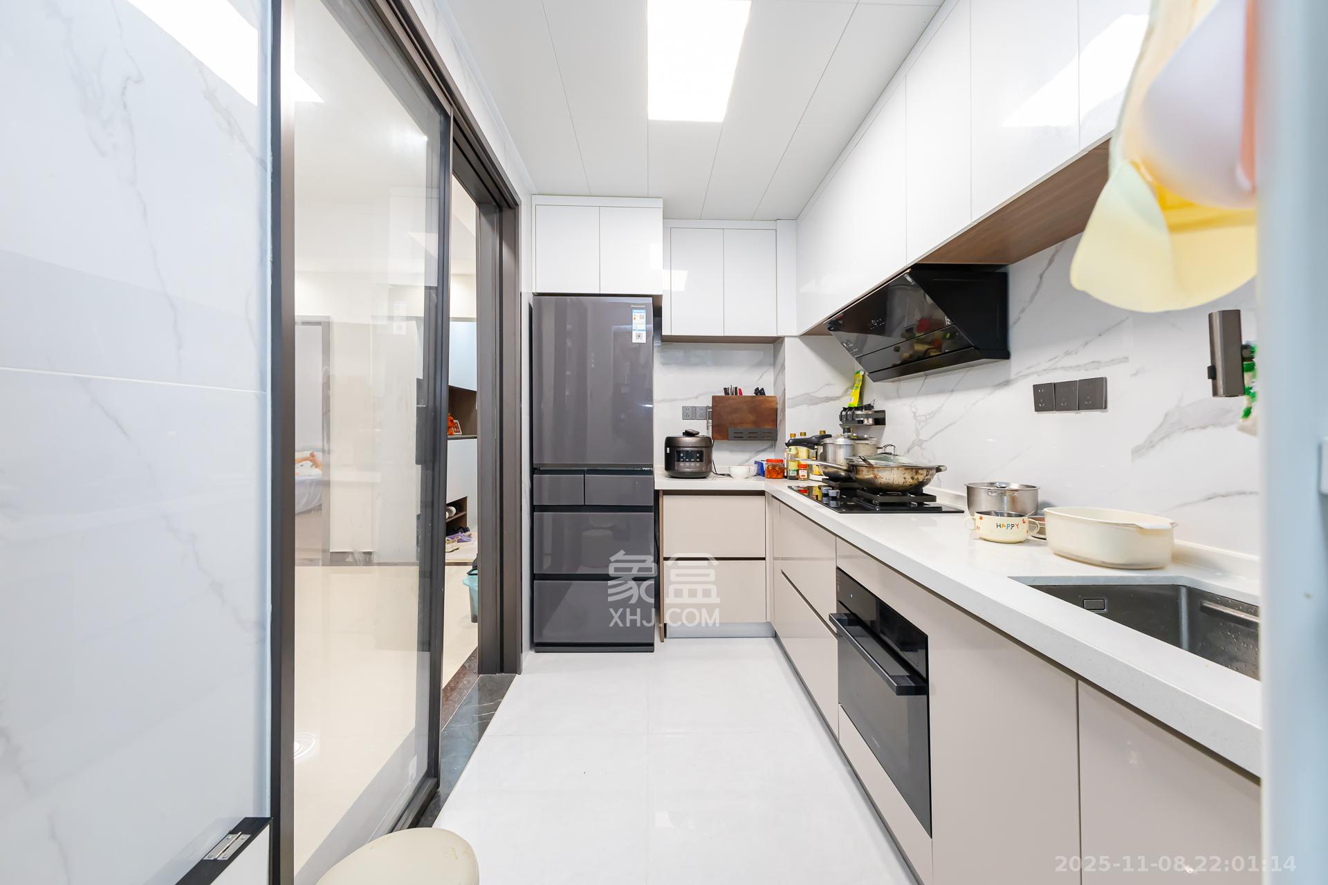 恒大名都  4室2厅2卫    98.0万厨房