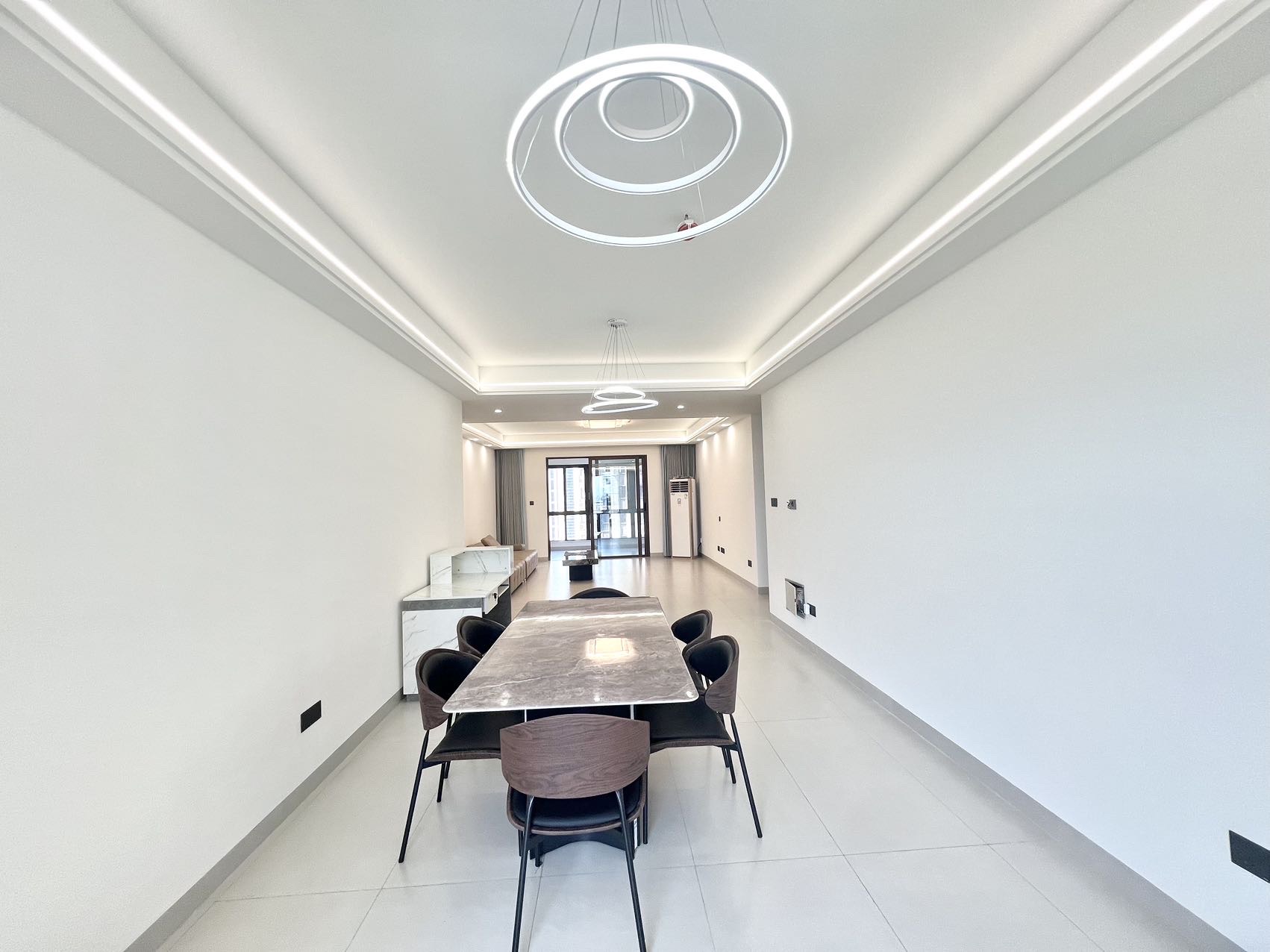 海航豪庭北苑 5室2厅2卫 8800.0元/月 海航豪庭北苑 5室2厅2卫 8800.0元/月室内图