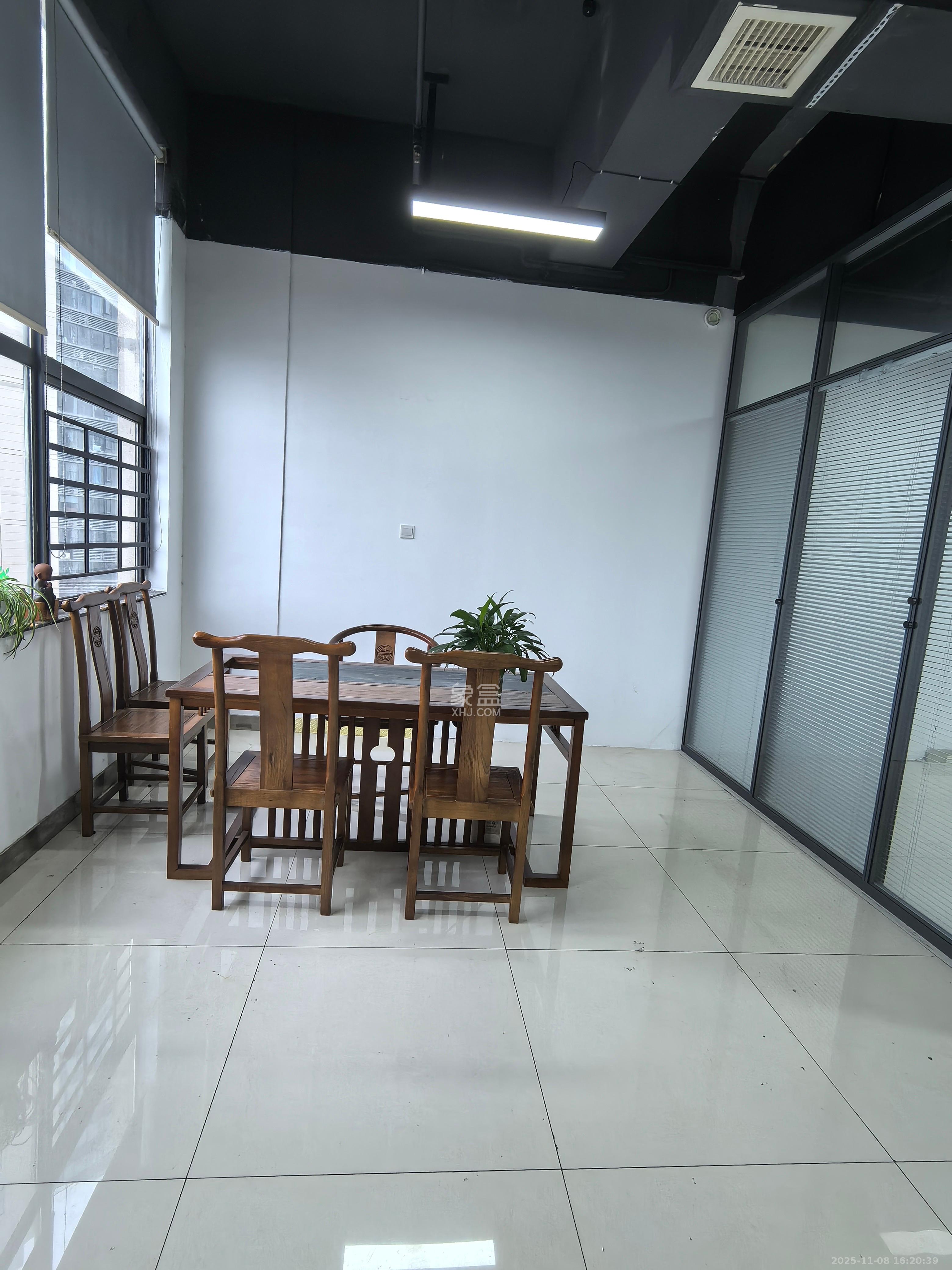 保利麓谷林语I区  1室1厅1卫    2700.0元/月室内图