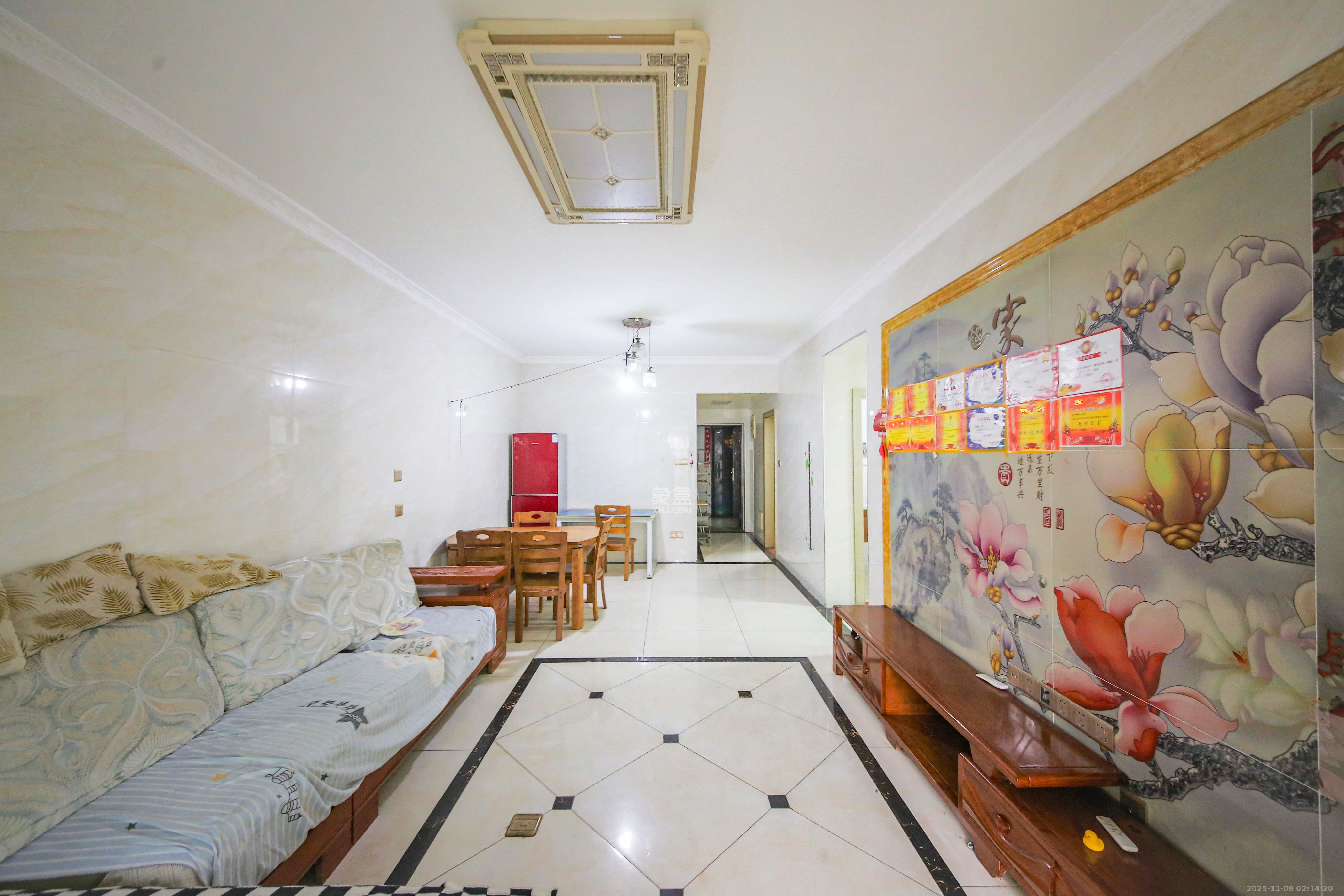 中南红领邦（红星嘉和苑）  3室2厅1卫    65.0万