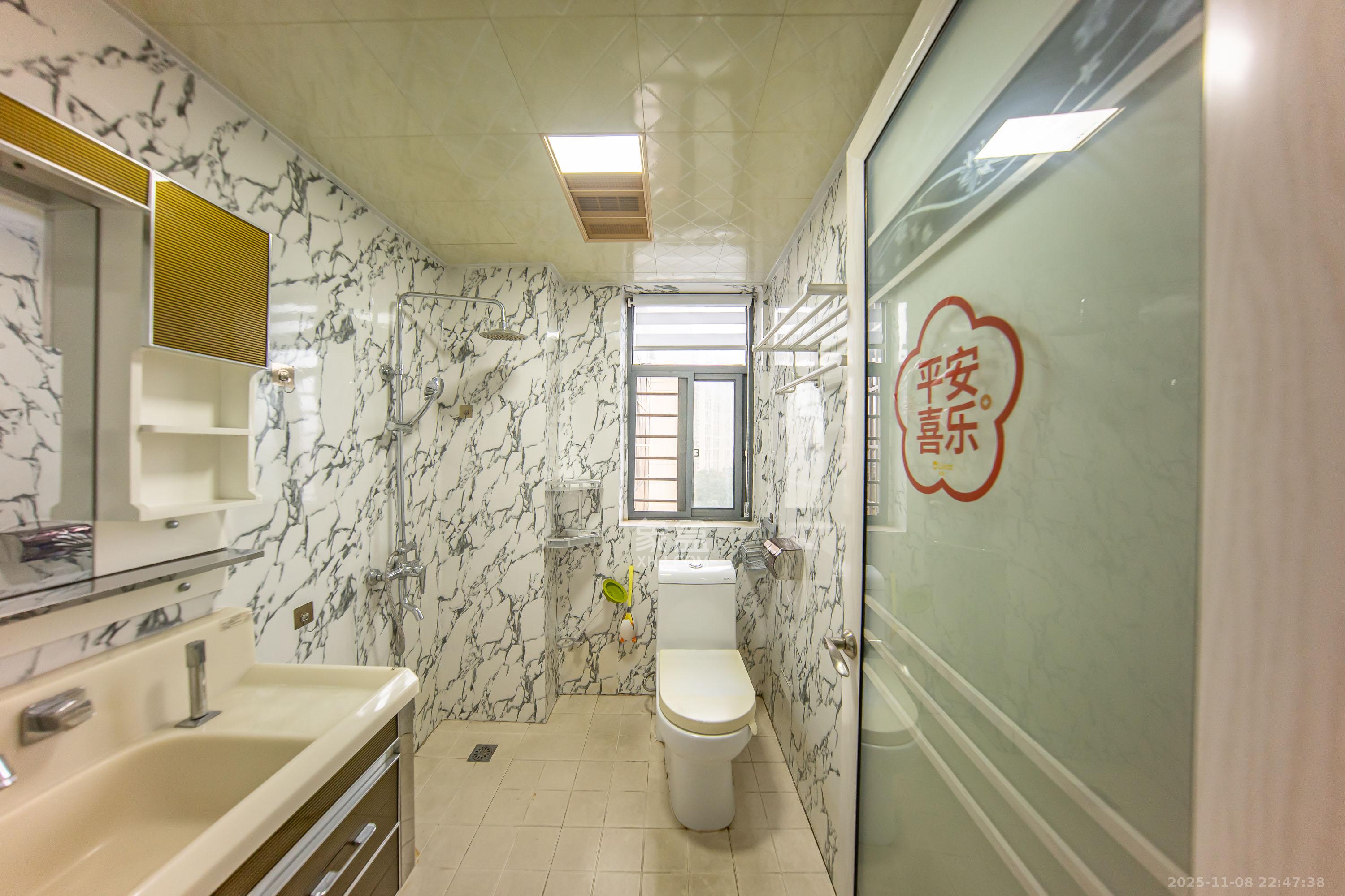 兰亭湾畔 3室2厅2卫 100.0万 兰亭湾畔 3室2厅2卫 100.0万卫生间