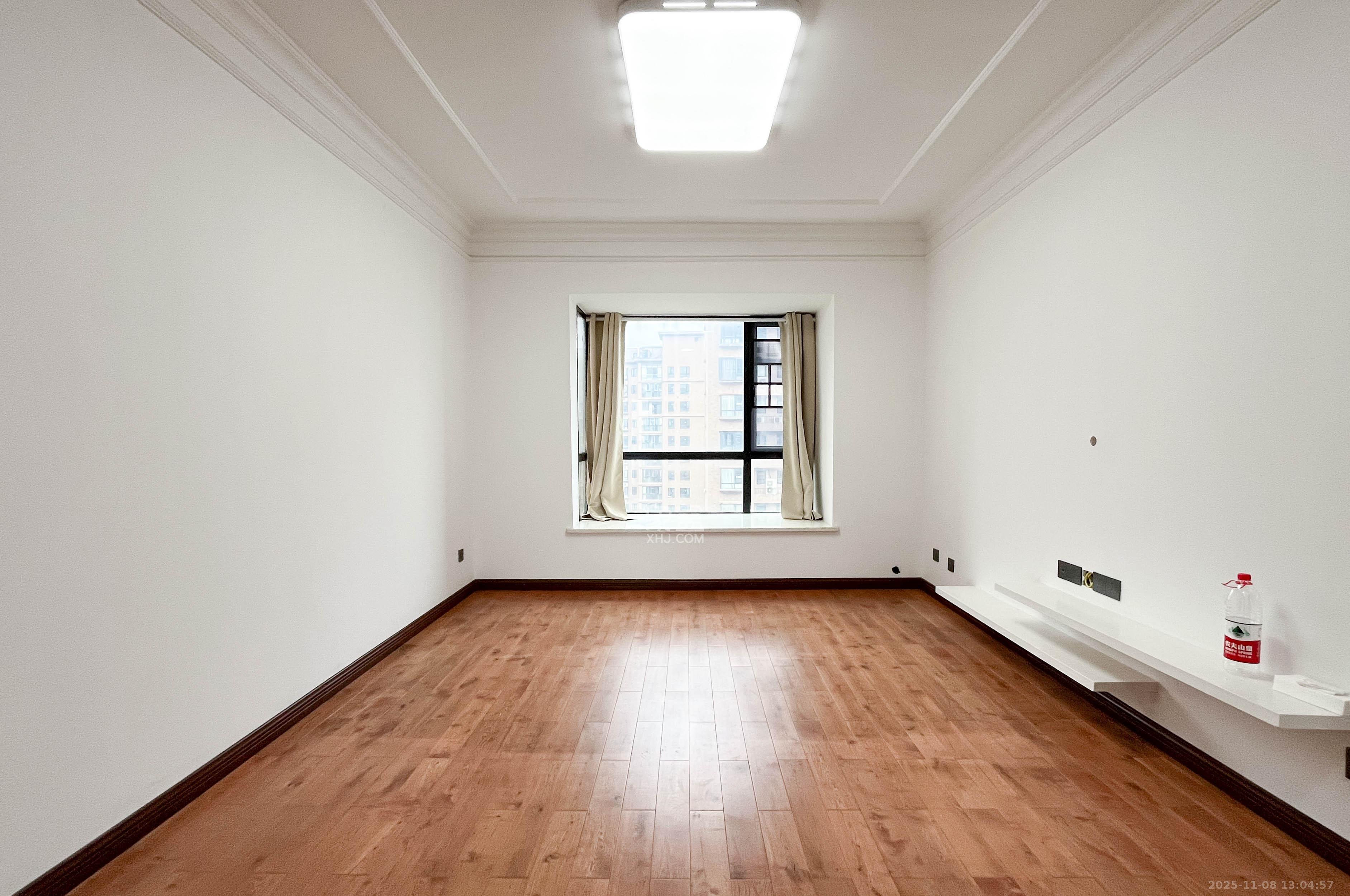 麓谷明珠  2室2厅1卫    75.0万