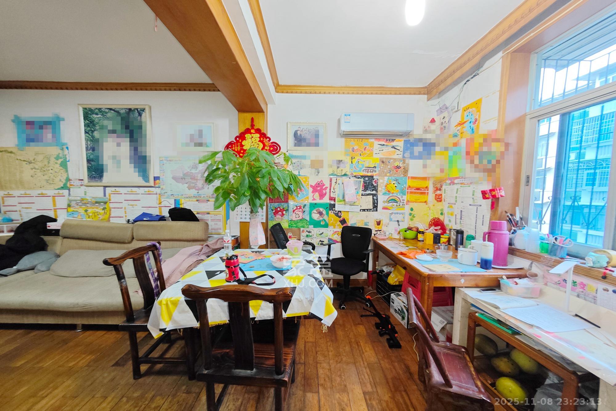 金科园 2室1厅1卫 42.0万 金科园 2室1厅1卫 42.0万客厅