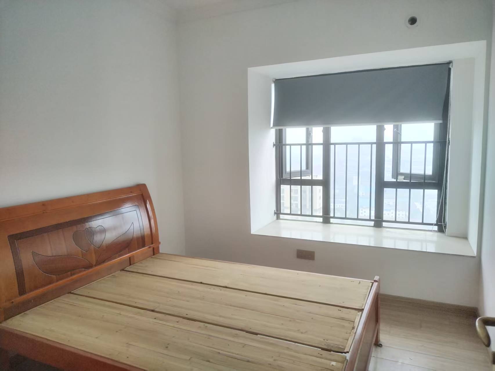 东城首府  3室2厅2卫    1800.0元/月室内图