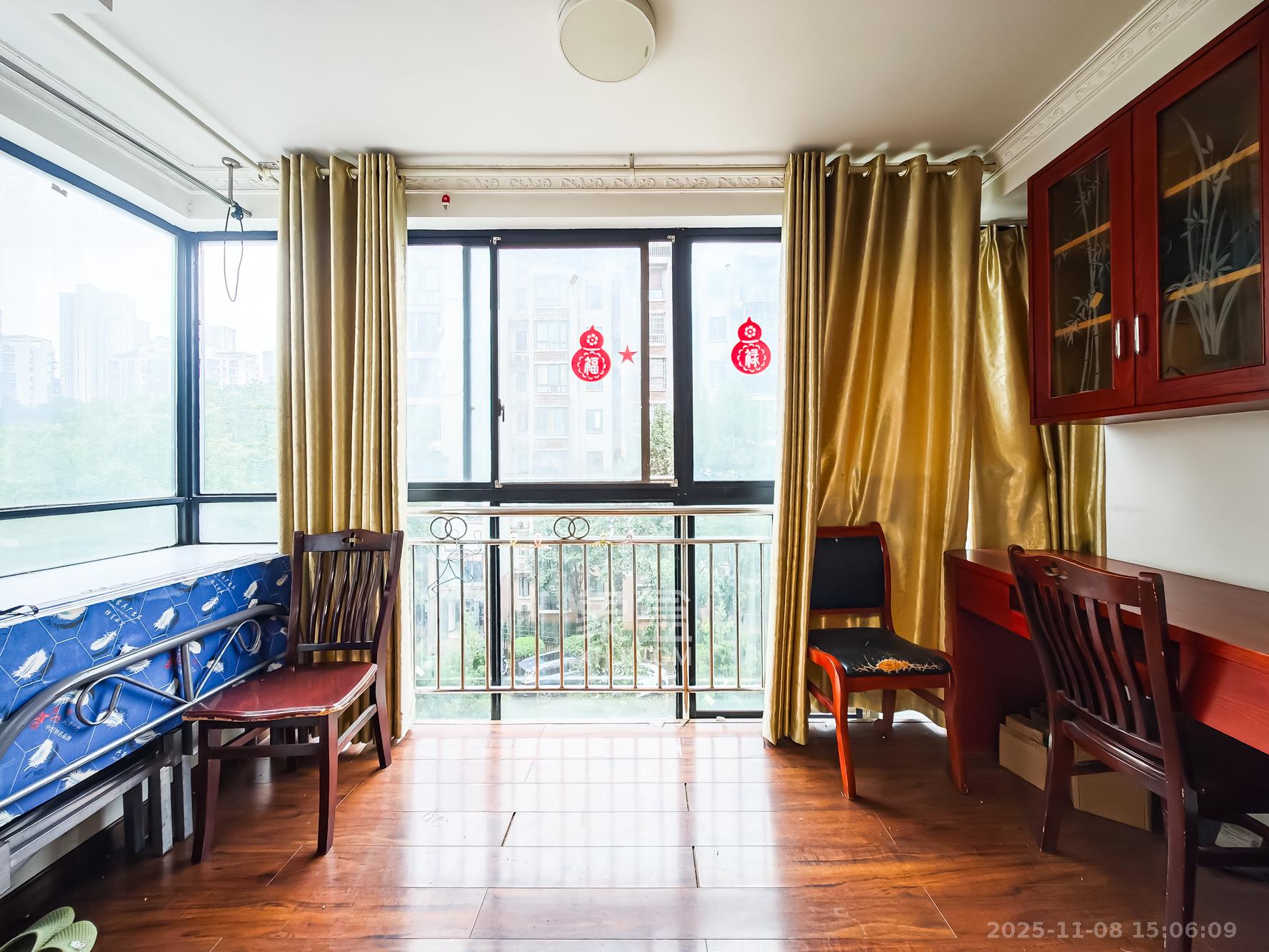 山语城一期 3室2厅2卫 80.0万 山语城一期 3室2厅2卫 80.0万阳台