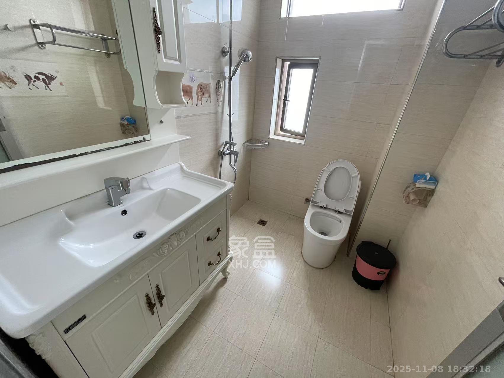 长宝1667  3室2厅2卫    4500.0元/月室内图