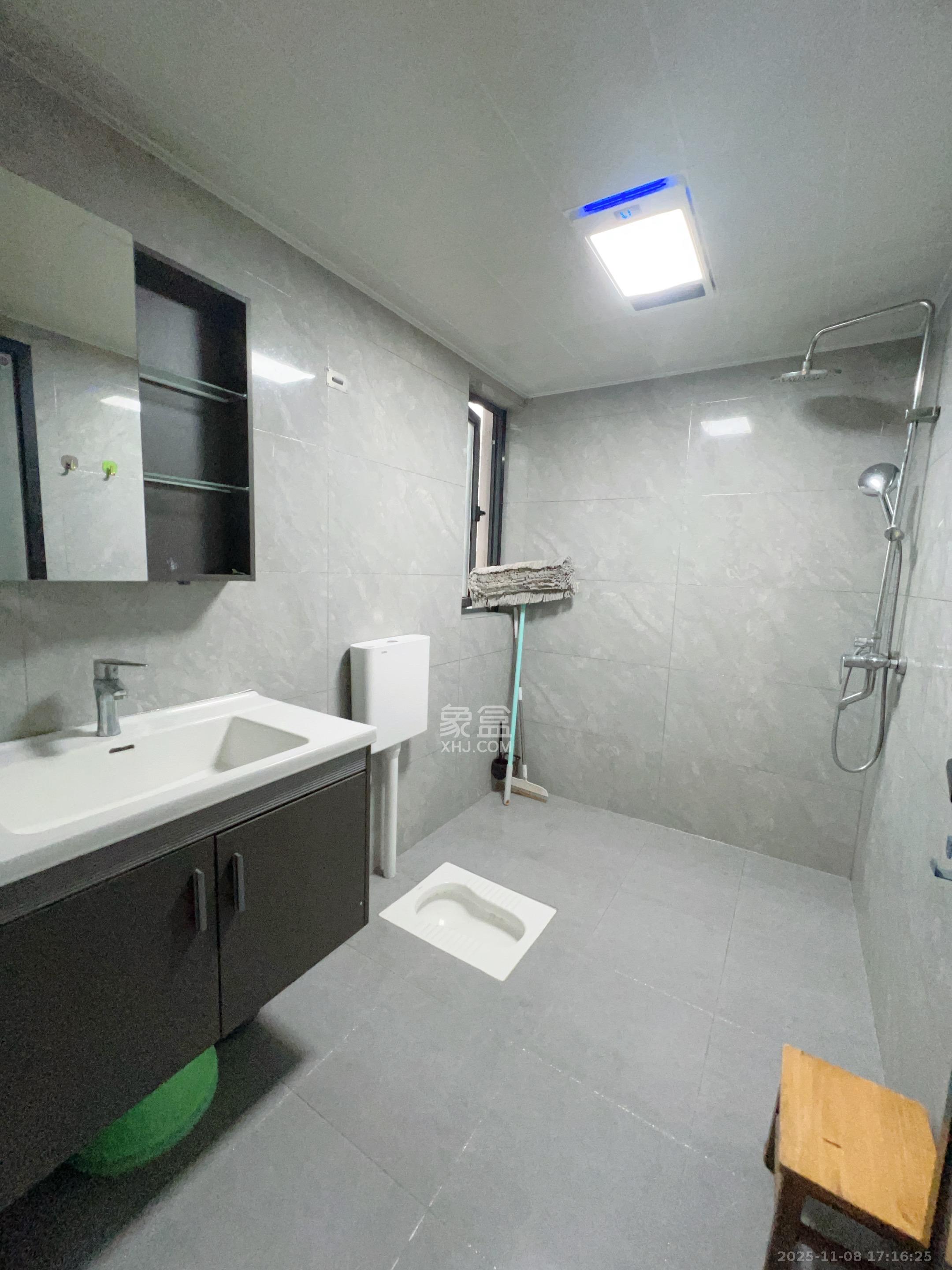 保利金香槟 4室2厅2卫 2800.0元/月 保利金香槟 4室2厅2卫 2800.0元/月室内图