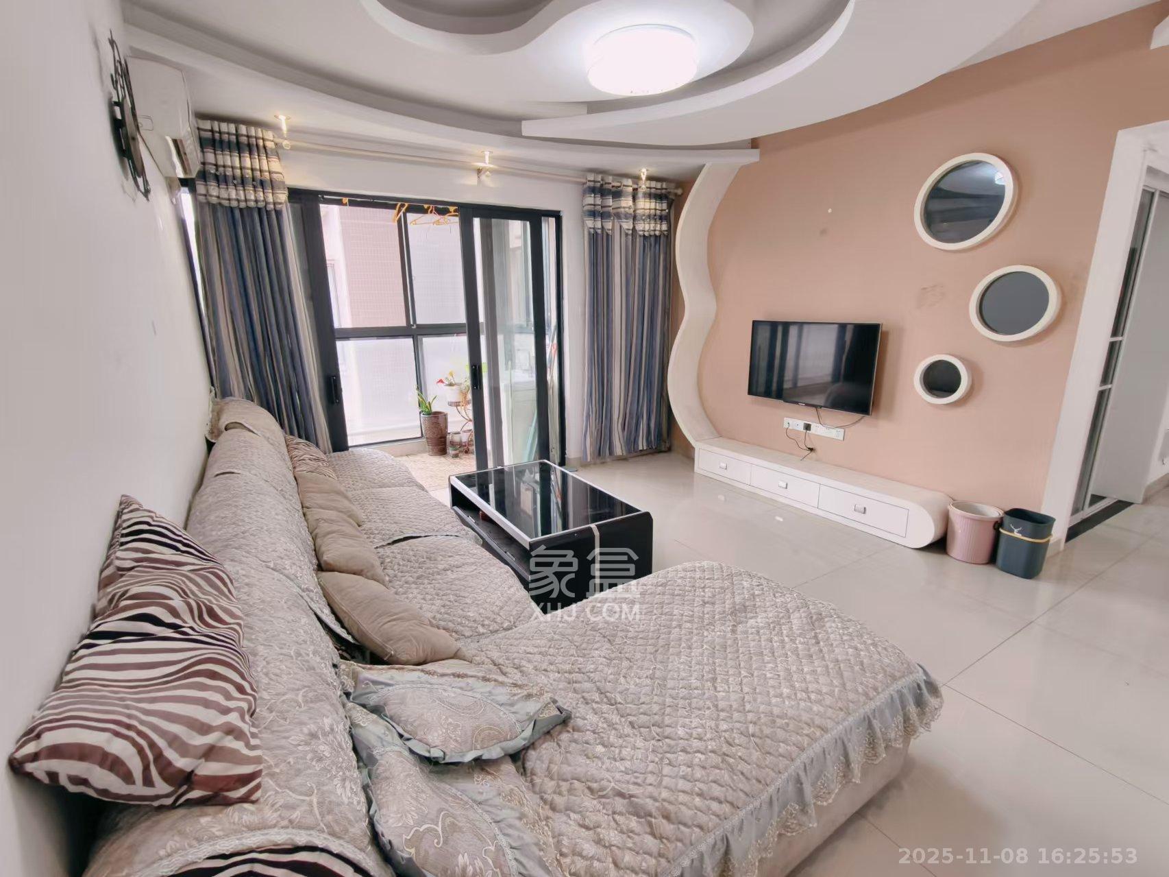 蓝山郡 3室2厅1卫 2200.0元/月 蓝山郡 3室2厅1卫 2200.0元/月室内图