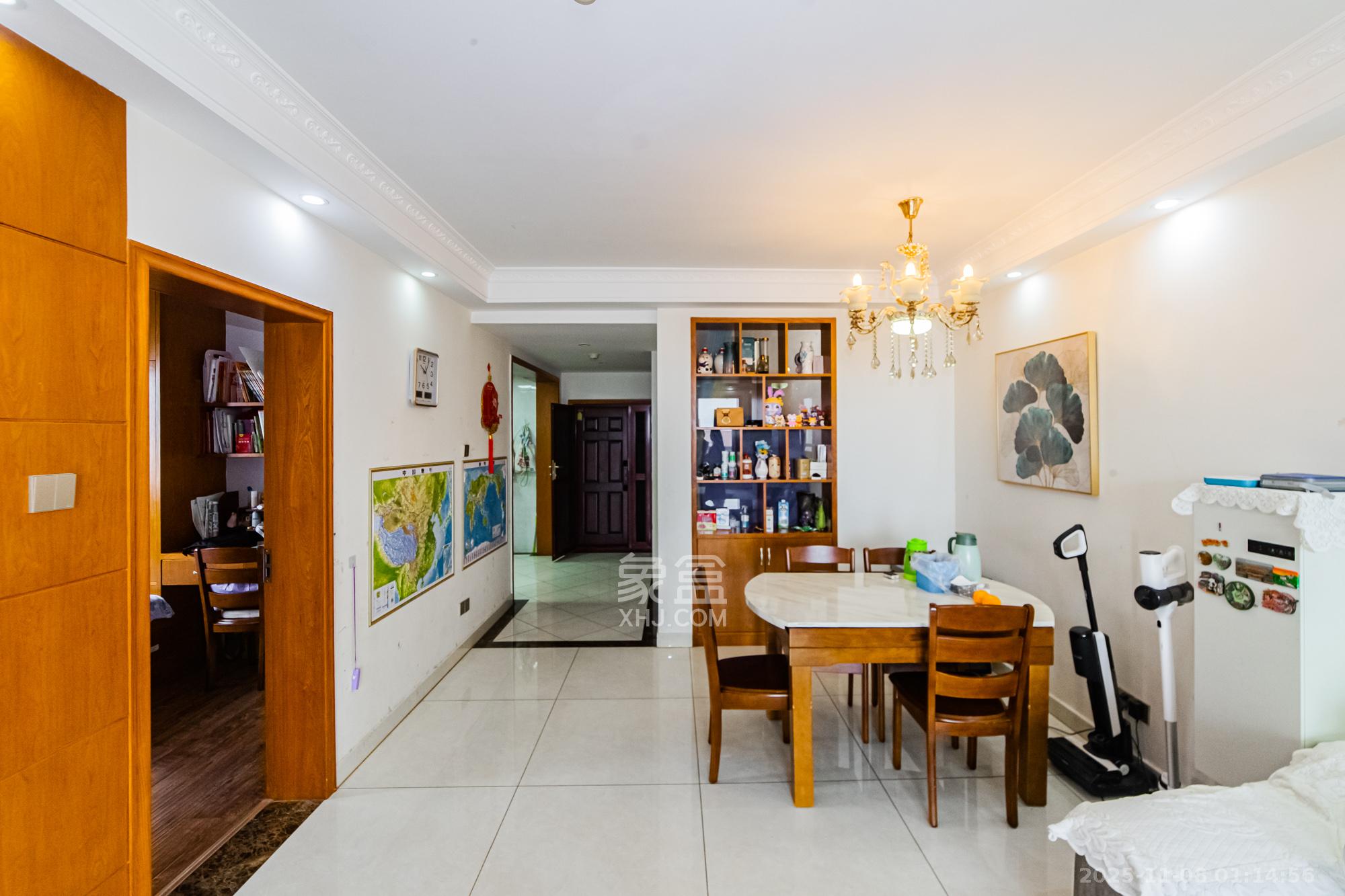 北辰三角洲E4区  3室2厅1卫    118.0万客厅