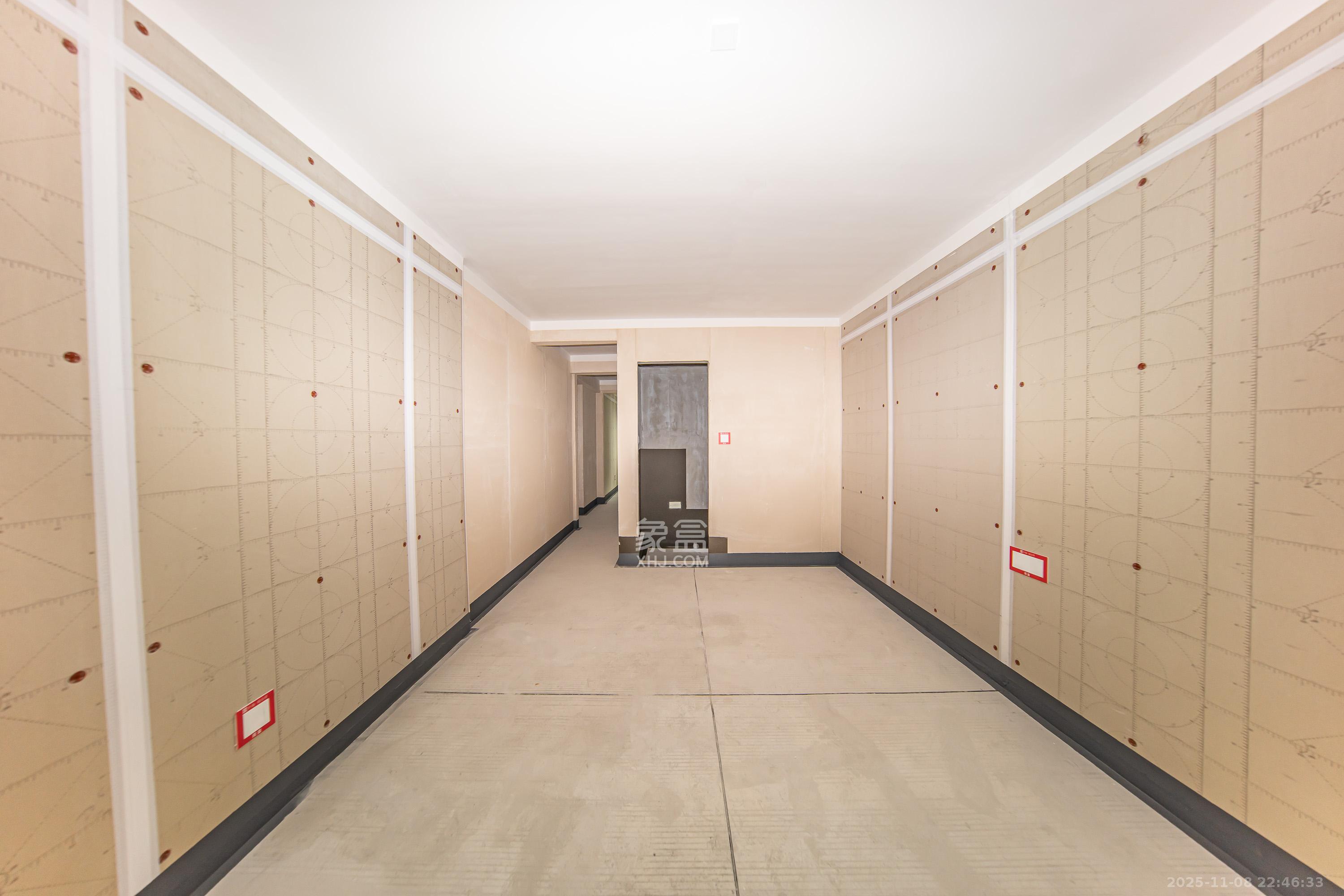 中海阅山府  4室2厅2卫    139.8万卧室