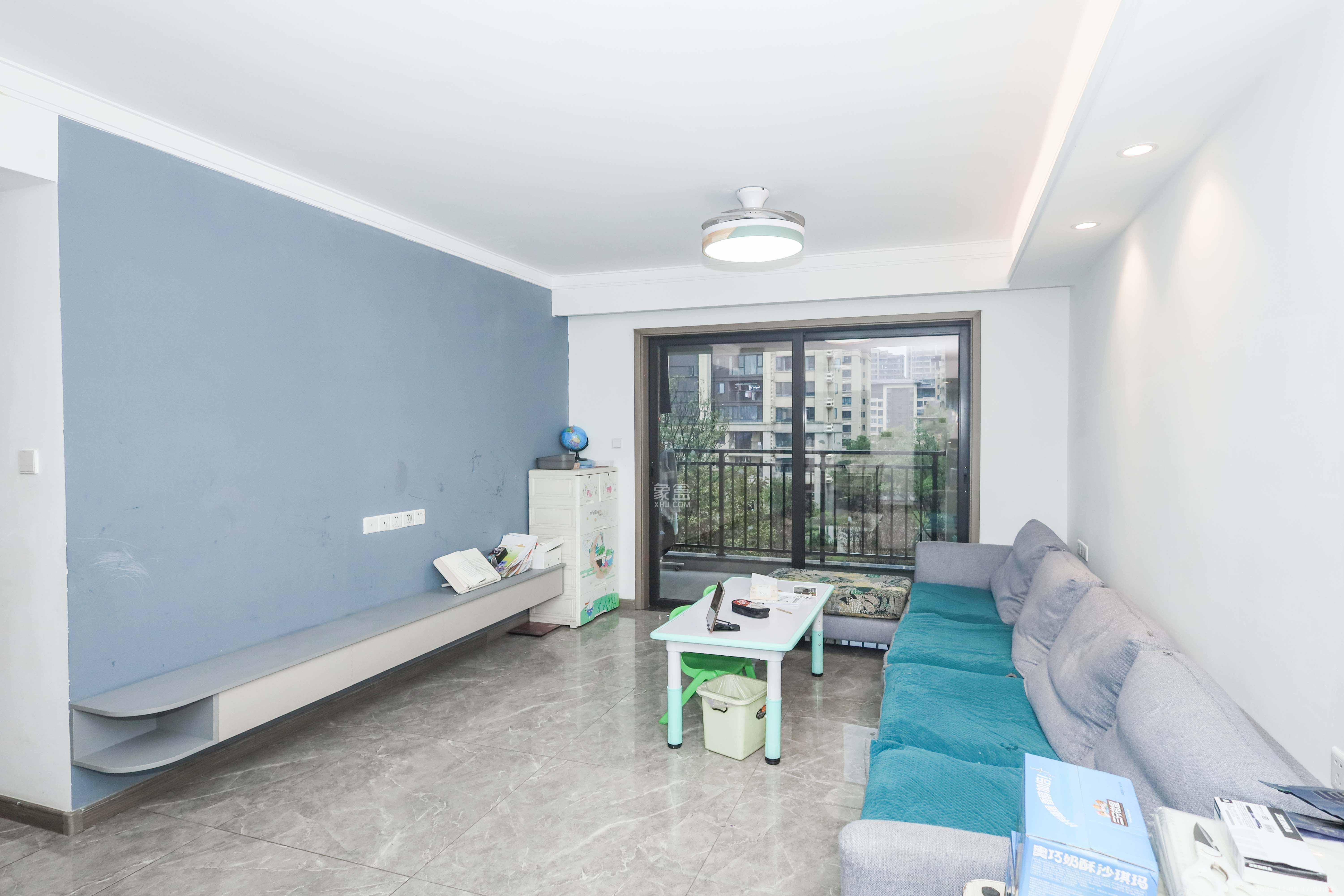 越秀亲爱里 3室2厅2卫 102.0万 越秀亲爱里 3室2厅2卫 102.0万客厅