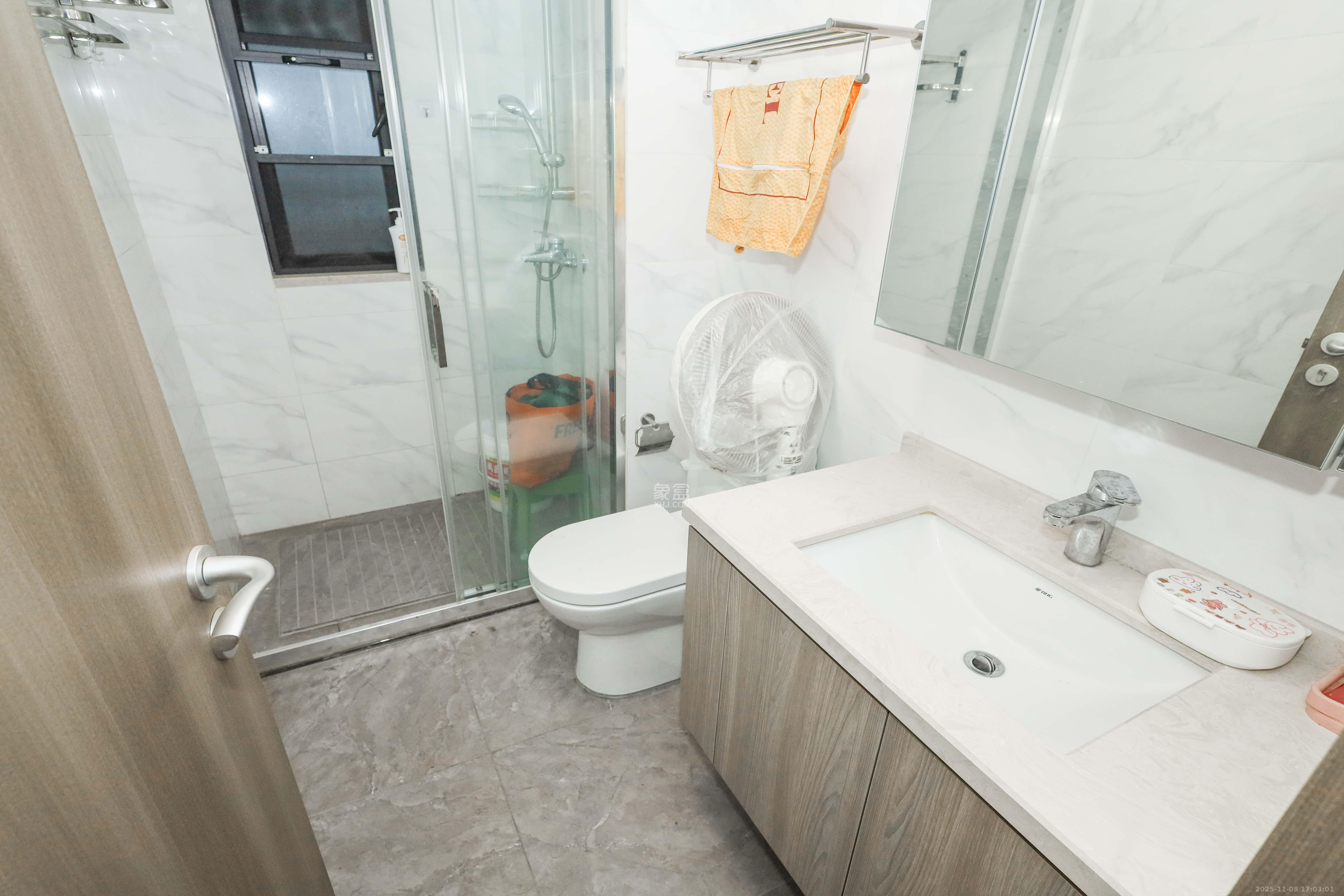 越秀亲爱里 3室2厅2卫 102.0万 越秀亲爱里 3室2厅2卫 102.0万卫生间